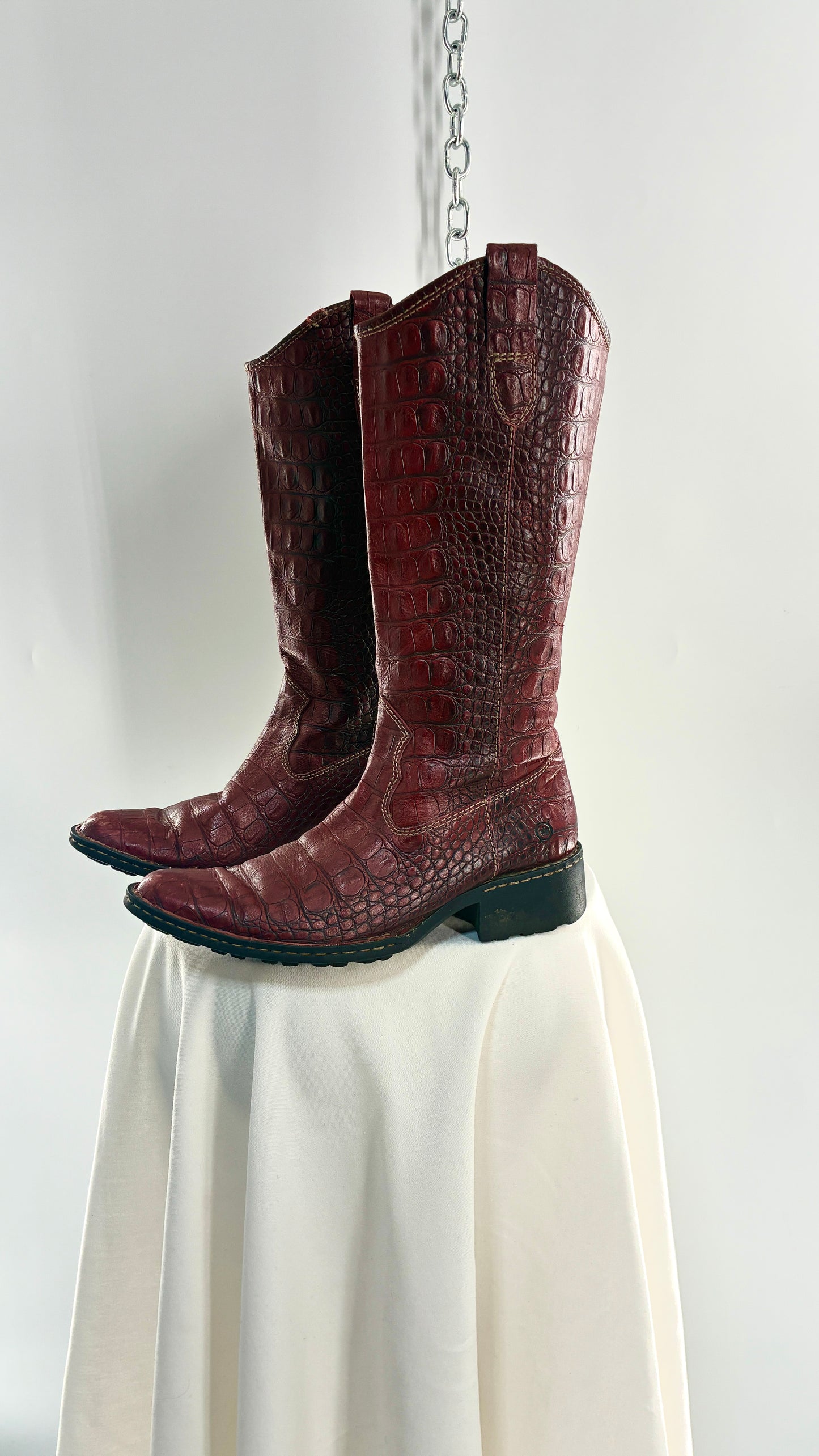 Vintage BORN Red Genuine Leather Crocodile Embossed Pointed Toe Boots (8.5)