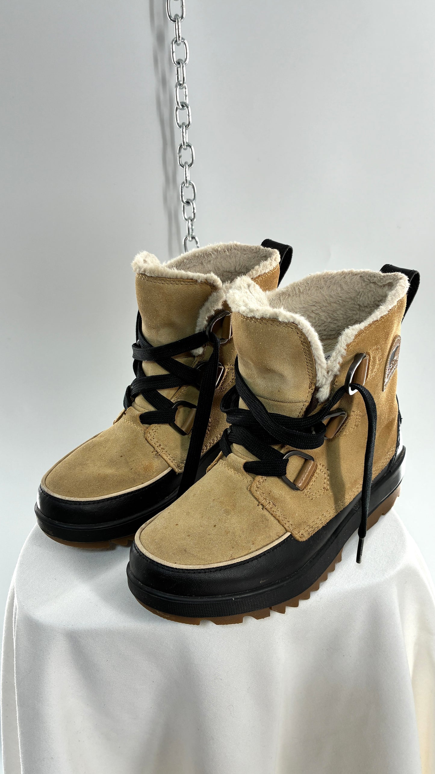 SOREL Tivoli Boots Tan with Thick Black Laces (7.5)