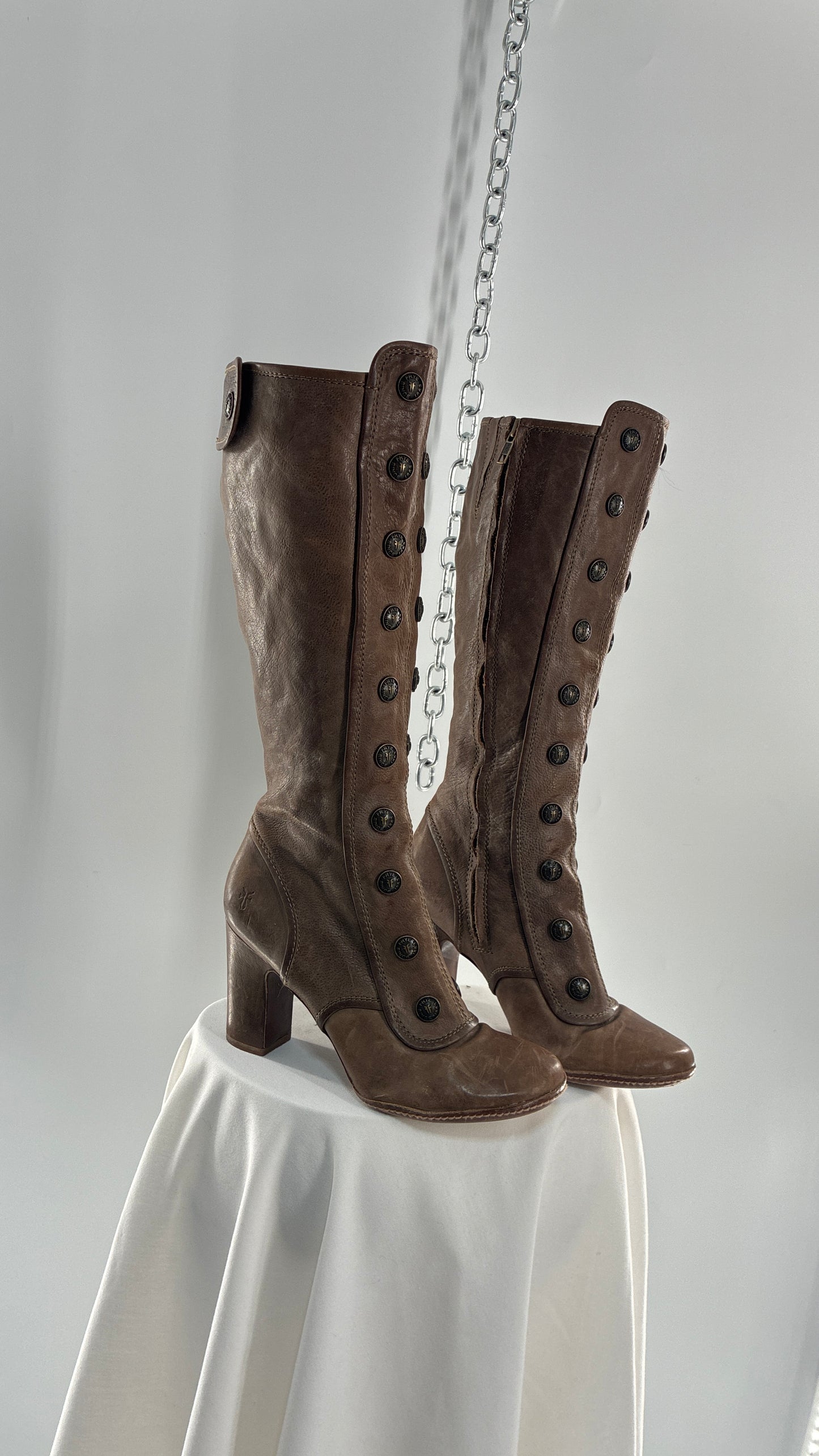Vintage Limited Edition FRYE Adrienne Taupe Leather Rounded Toe Boots with Button Details (8.5)