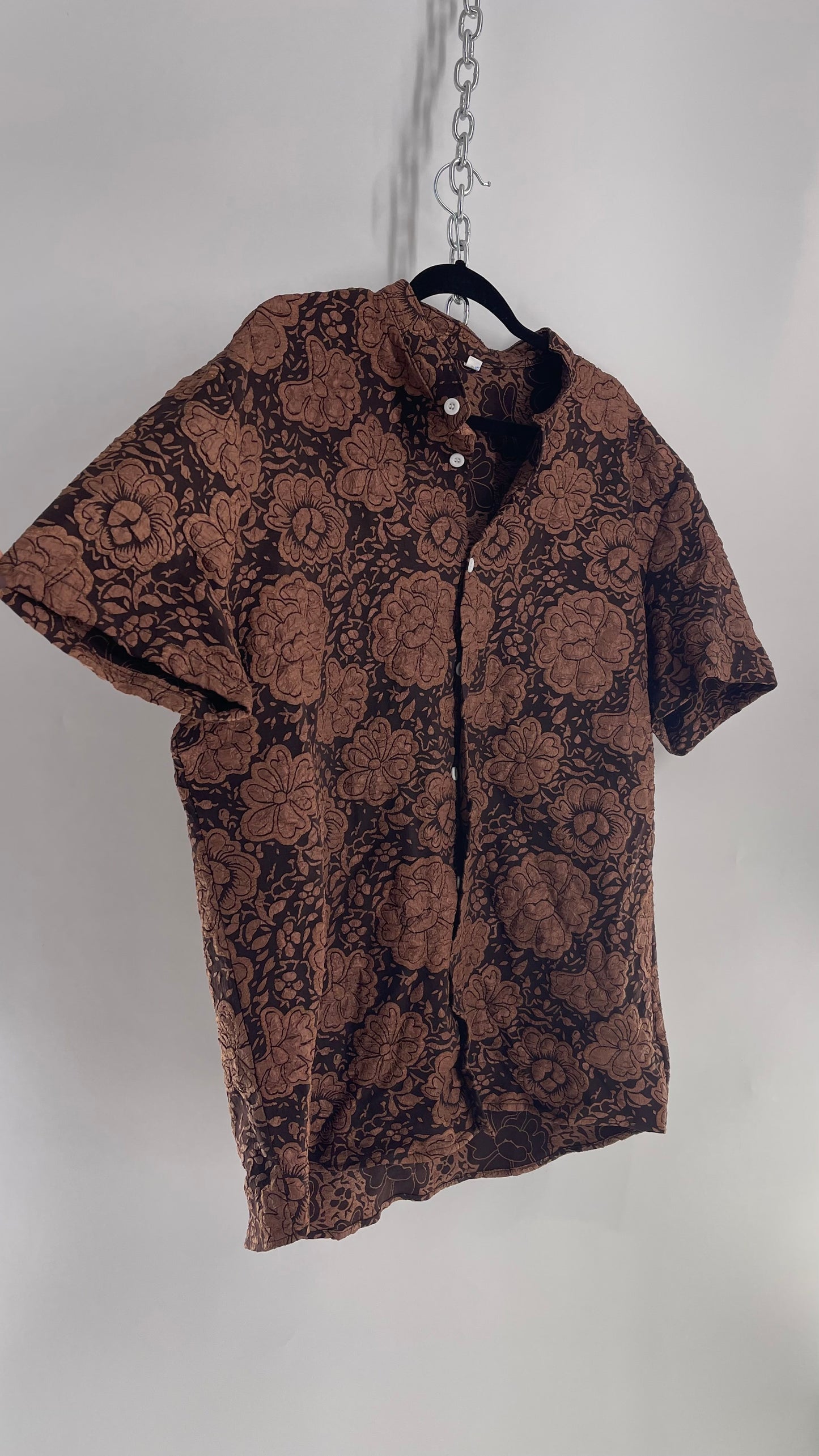 Floral/Paisley Brown Textured Men’s Button Up (Large)