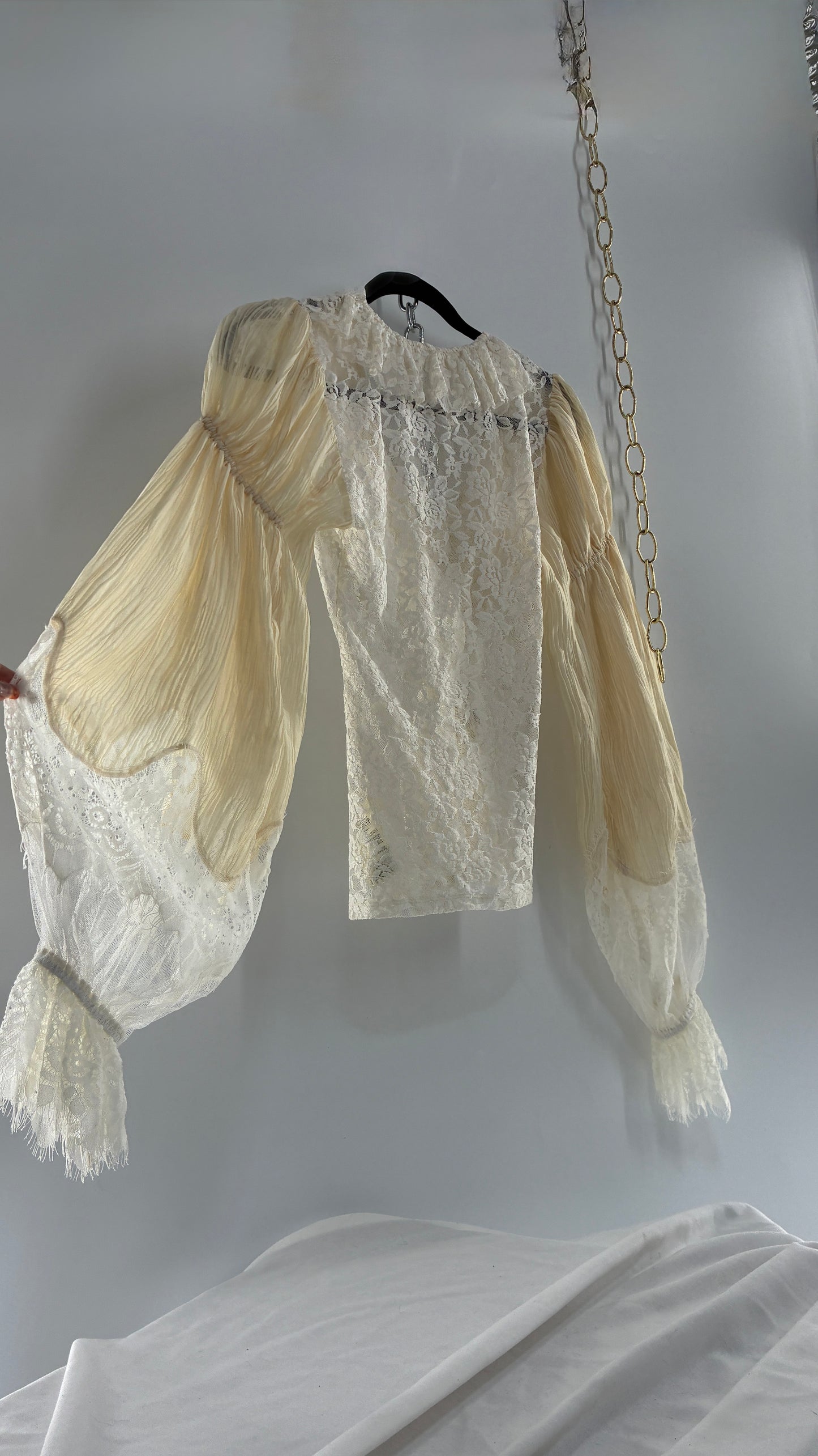 ANTHROPOLOGIE Lace Bubble Sleeve Crepe Blouse (Medium)