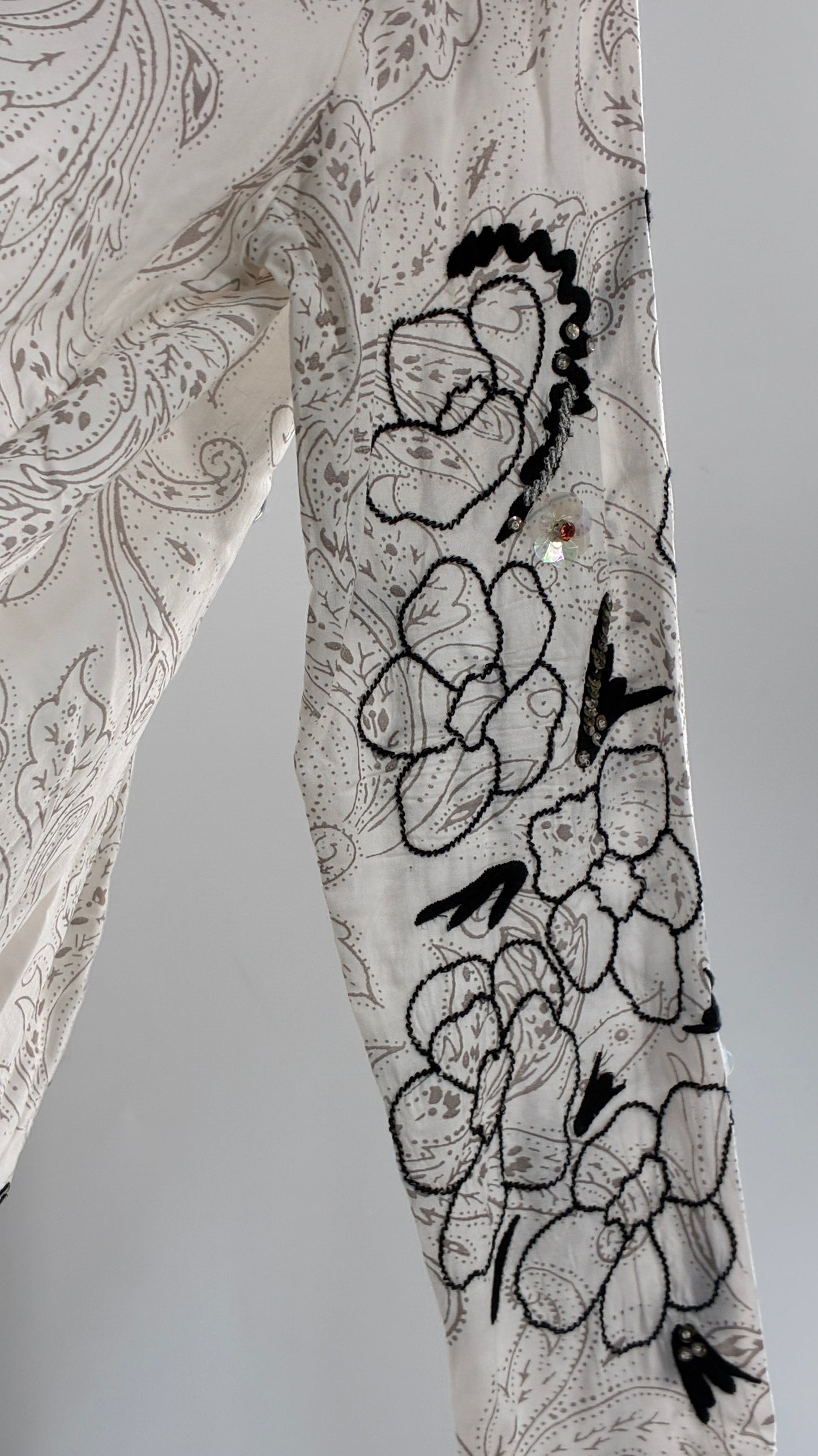 PILCRO Anthropologie Embroidered Appliqué Button Up (Small)