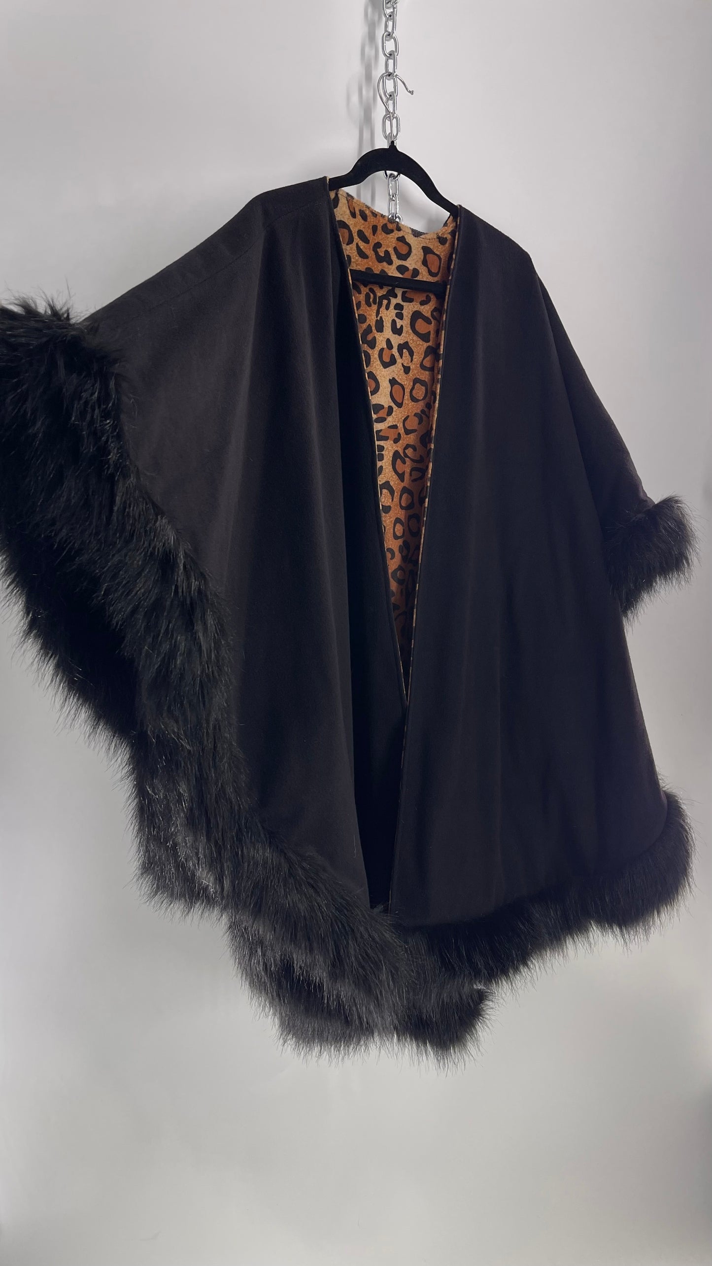 Joann Rivers Faux Fur Trim Reversible Black and Cheetah Thick Heavy Duty Cape (C)(One Size)