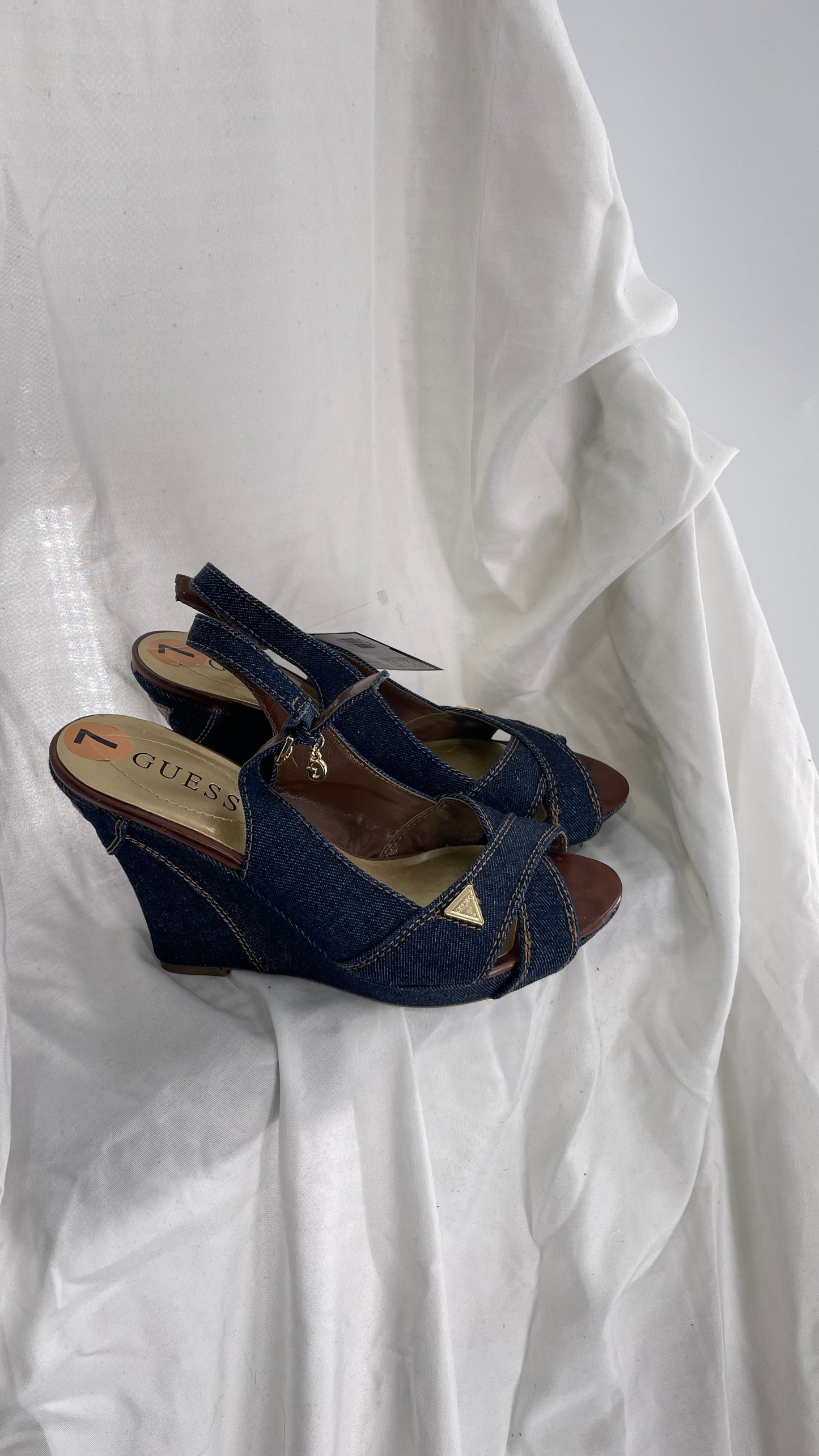 Vintage GUESS Dark Denim Jeans Wedges with Slingback Strap and Iconic Logo (7)