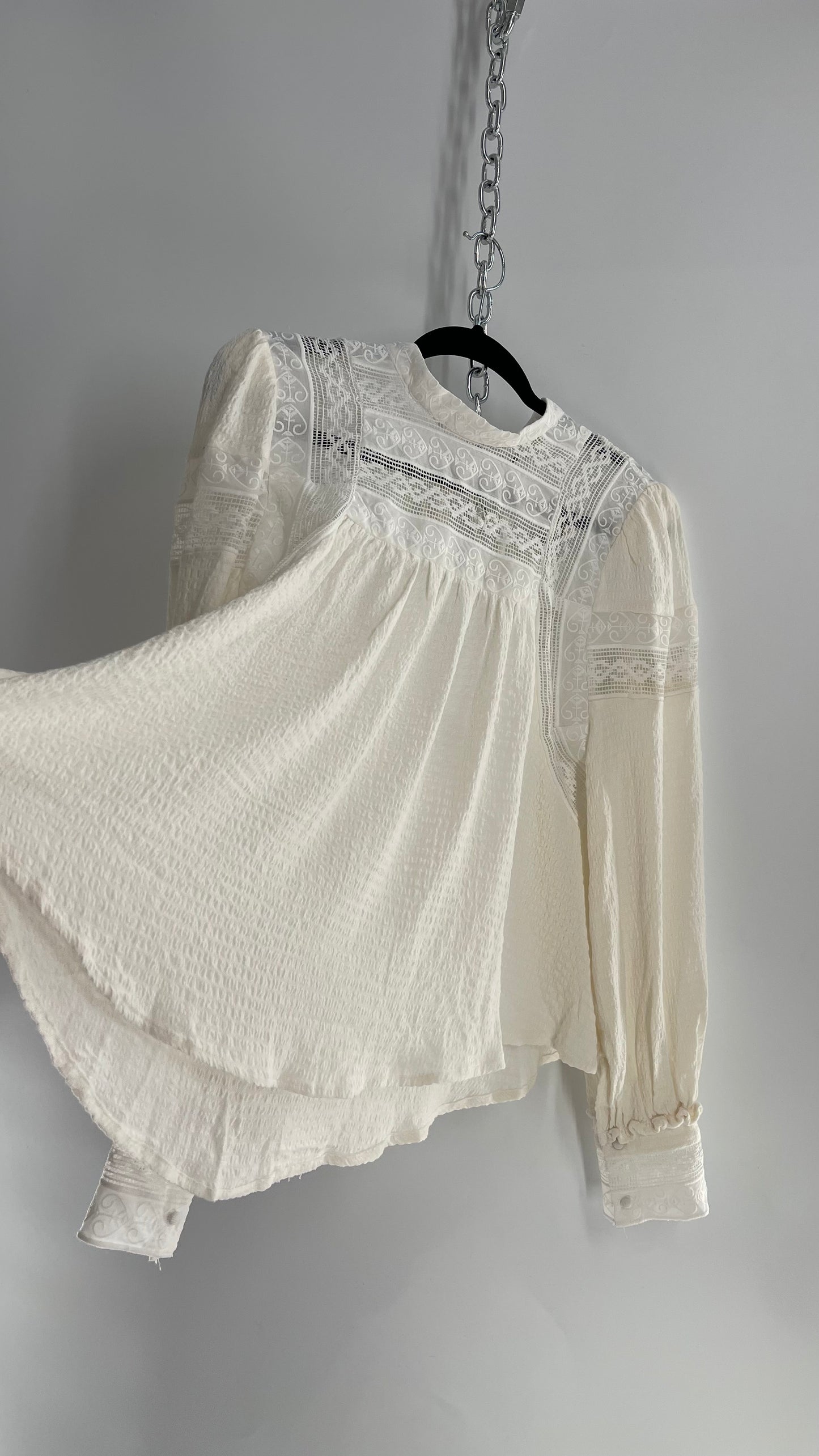 Free People Textured Off White Blouse with Lace Cuffs/Neckline and Tags Attached (Small)