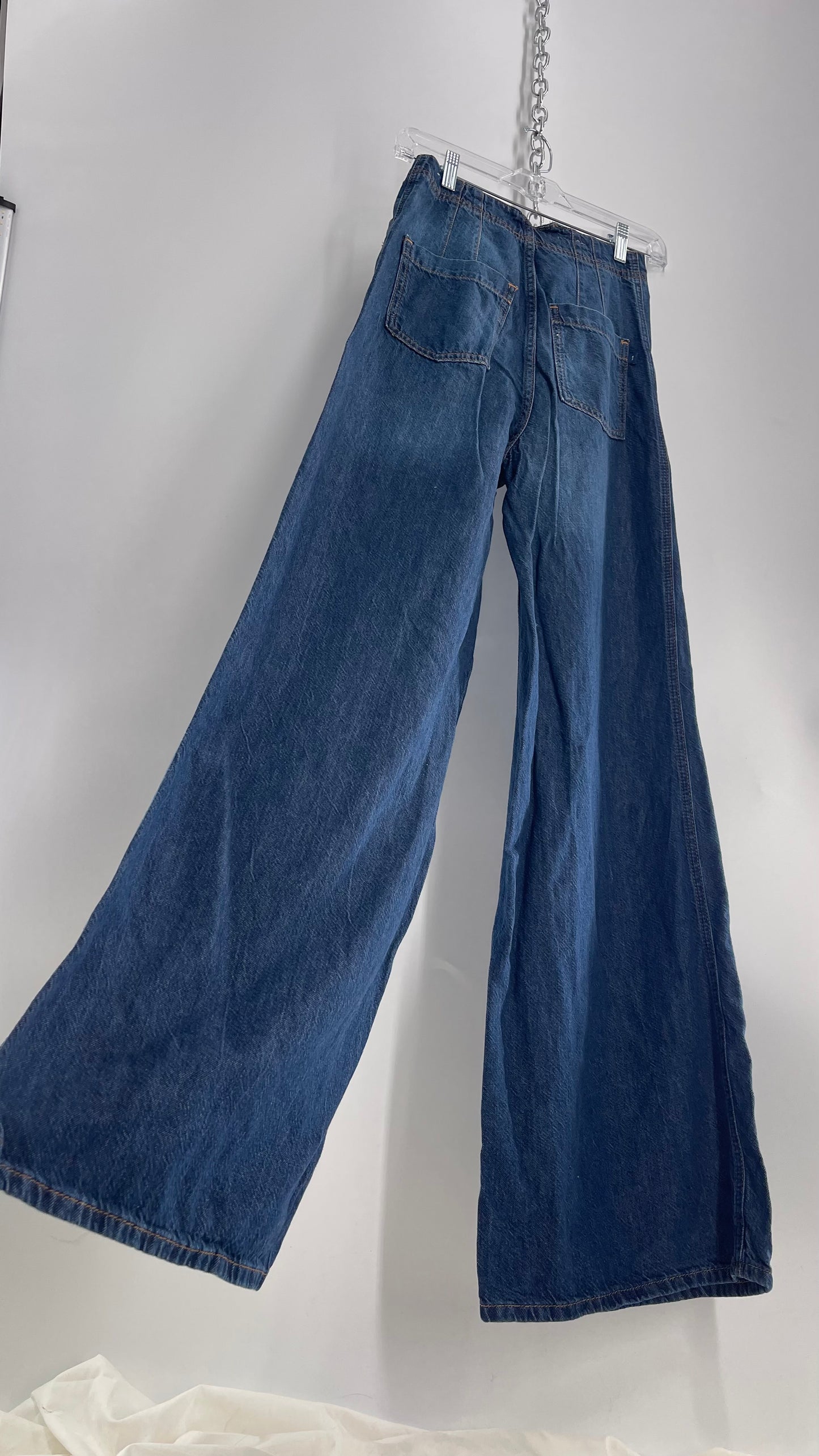 Pilcro High Waisted Medium Wash Wide Leg Jeans with Pleated Bum (27 Tall)