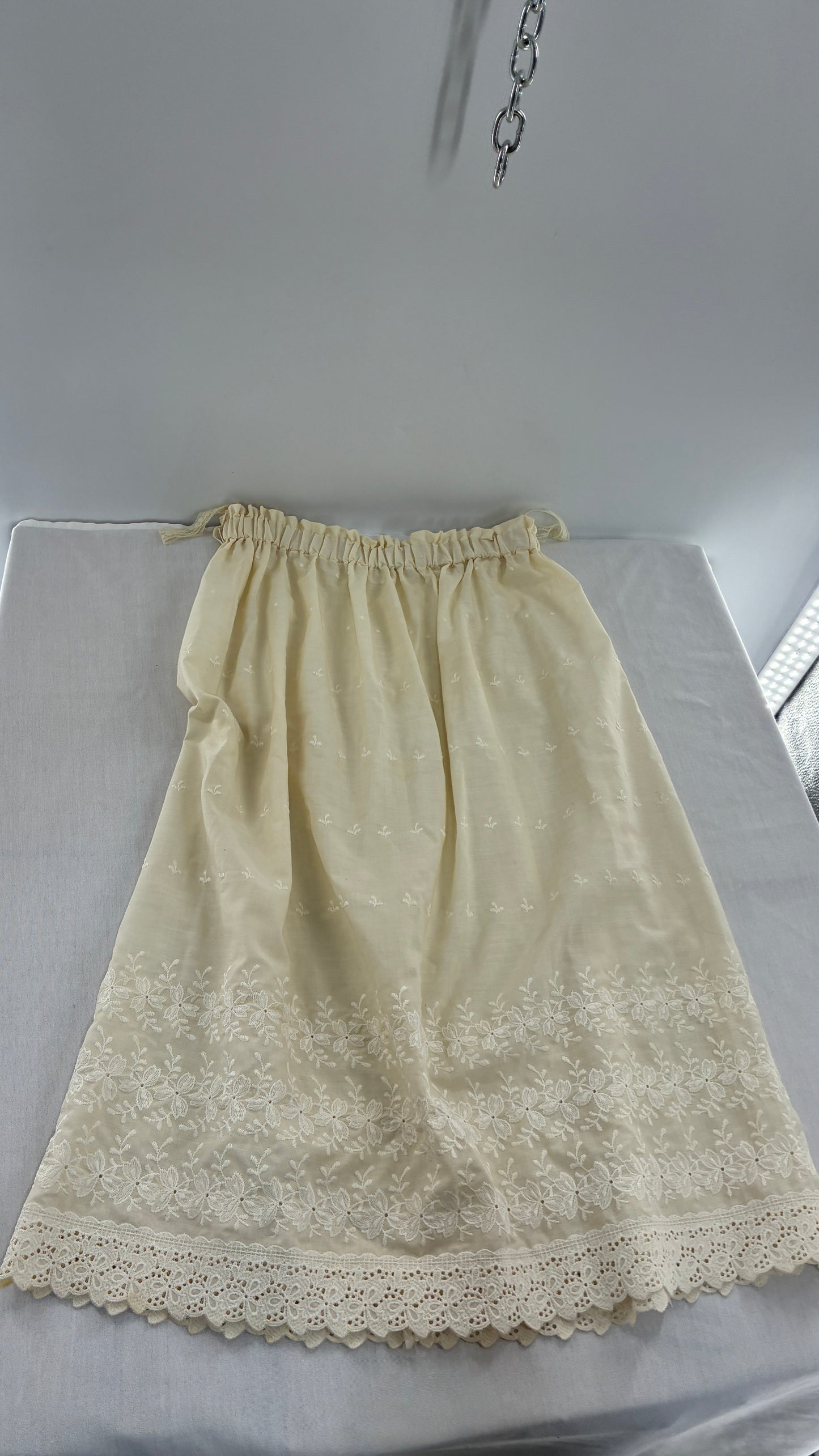 Vintage 1960s Handmade Lace Hem Cotton Skirt with Embroidered Patterning (XS/S)