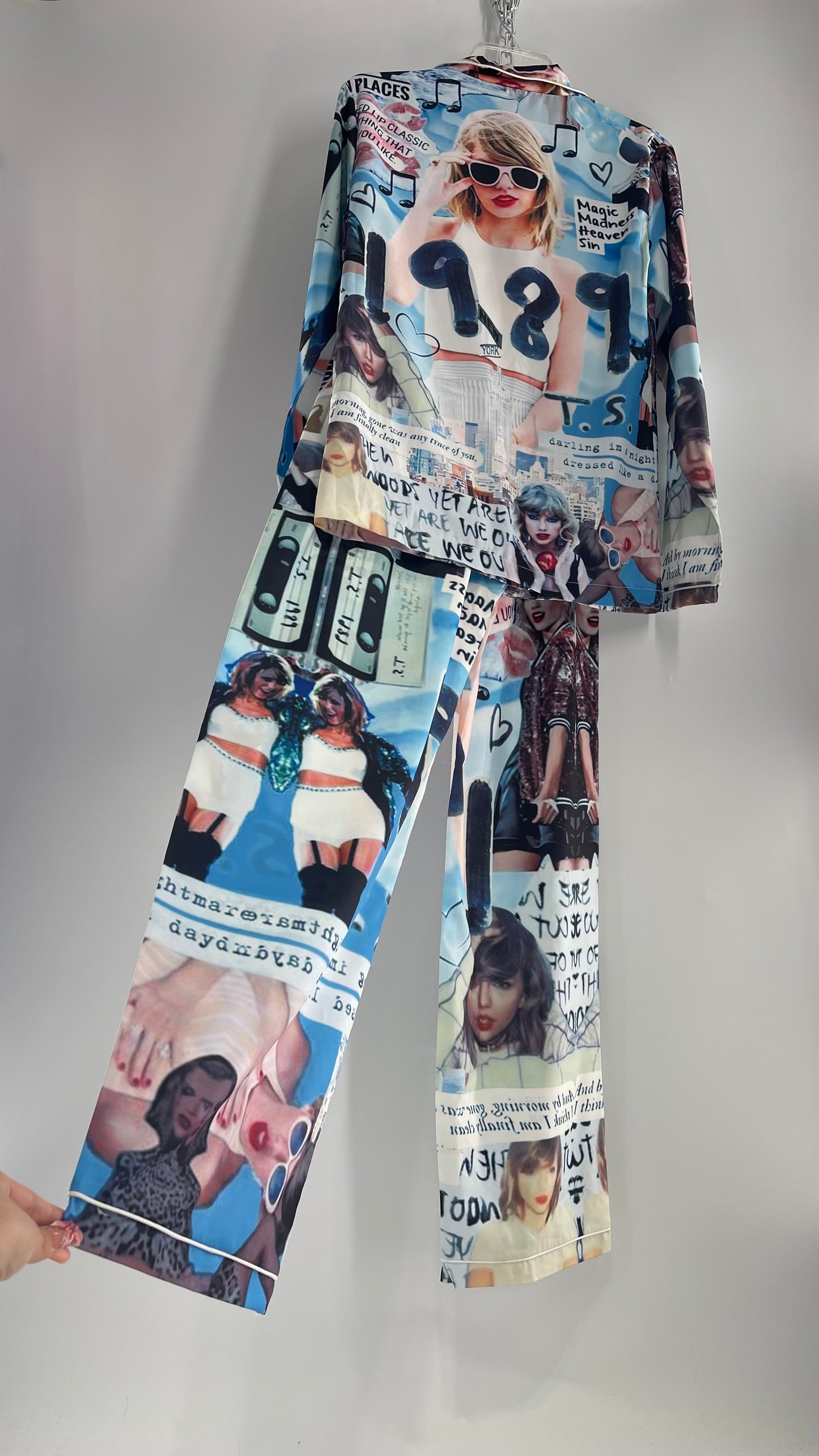 Taylor Swift All Over Graphic Printed Pijamas (Medium)