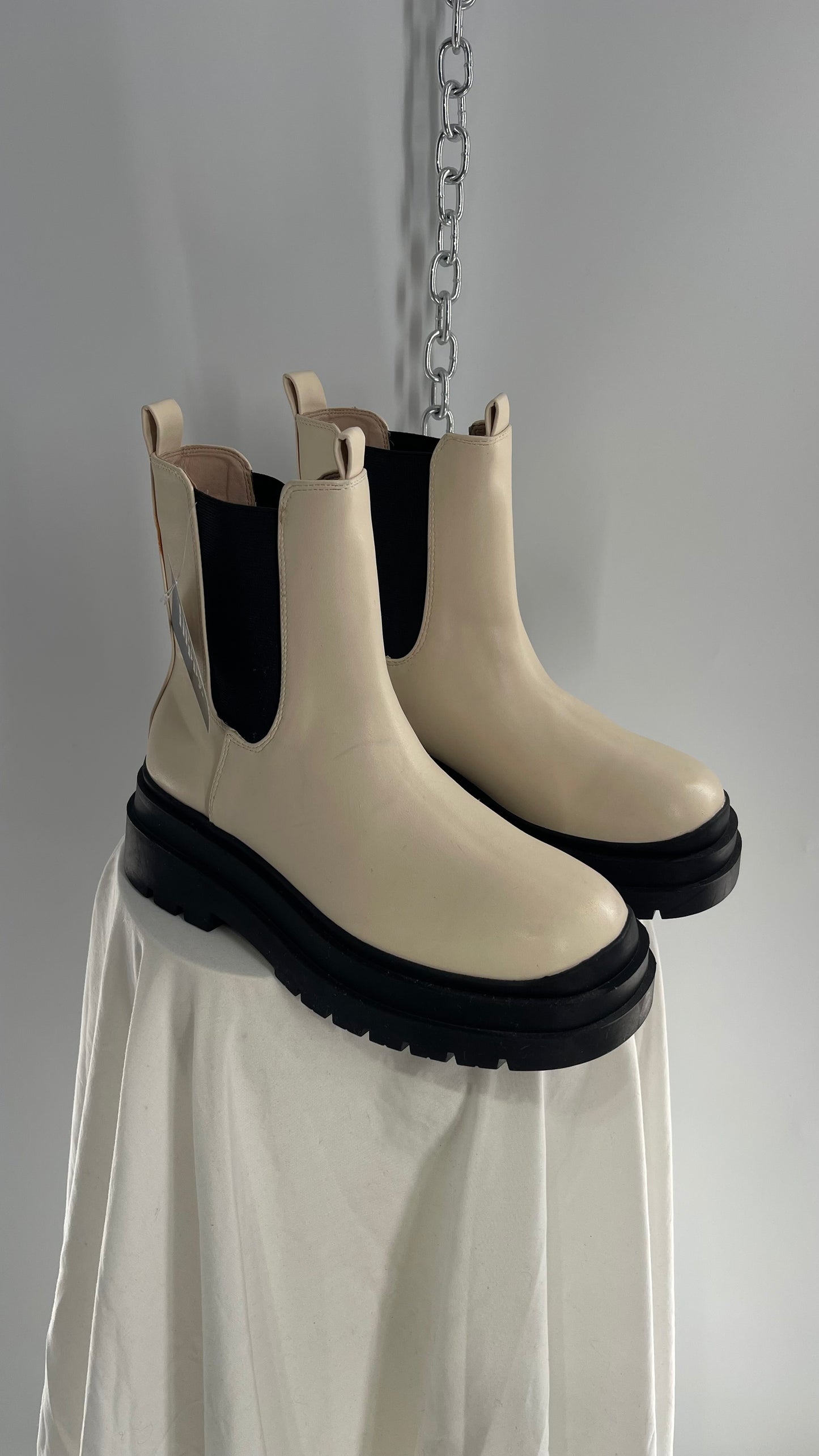 Urban Outfitters Off White Chelsea Boot (9)