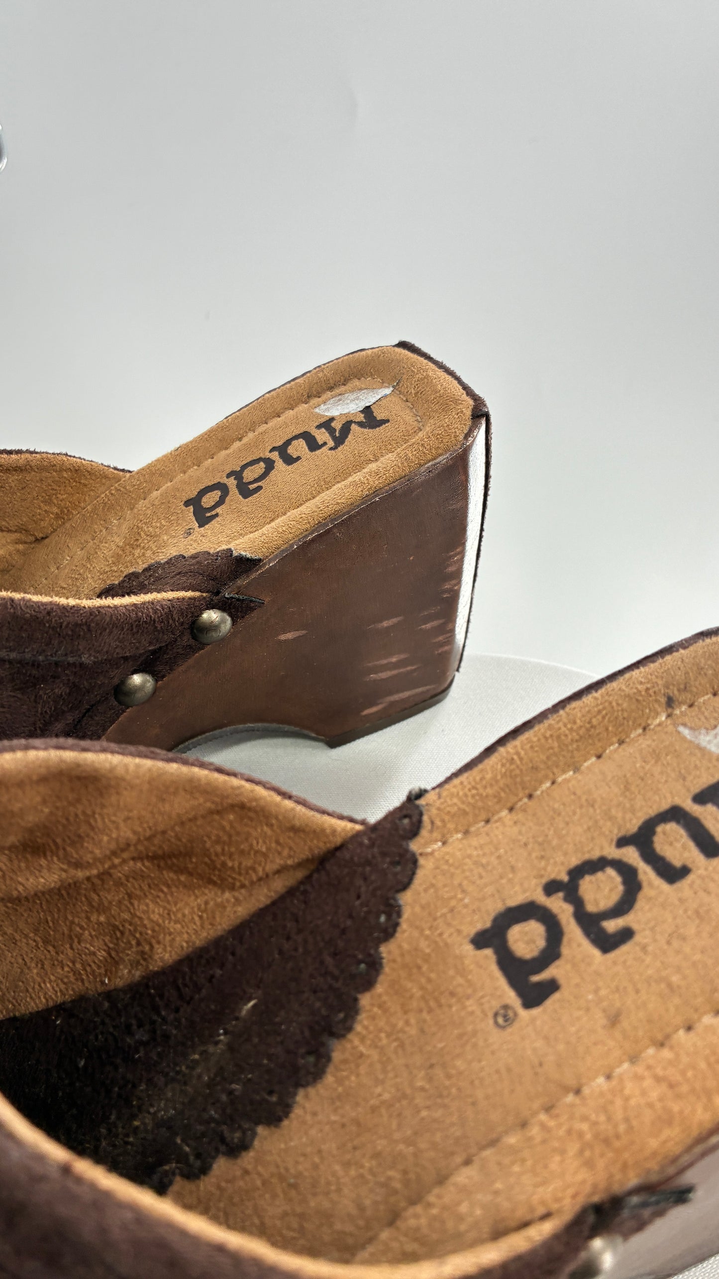 Vintage MUDD Brown Clog with Side Studding and Embroidered Details (6.5)