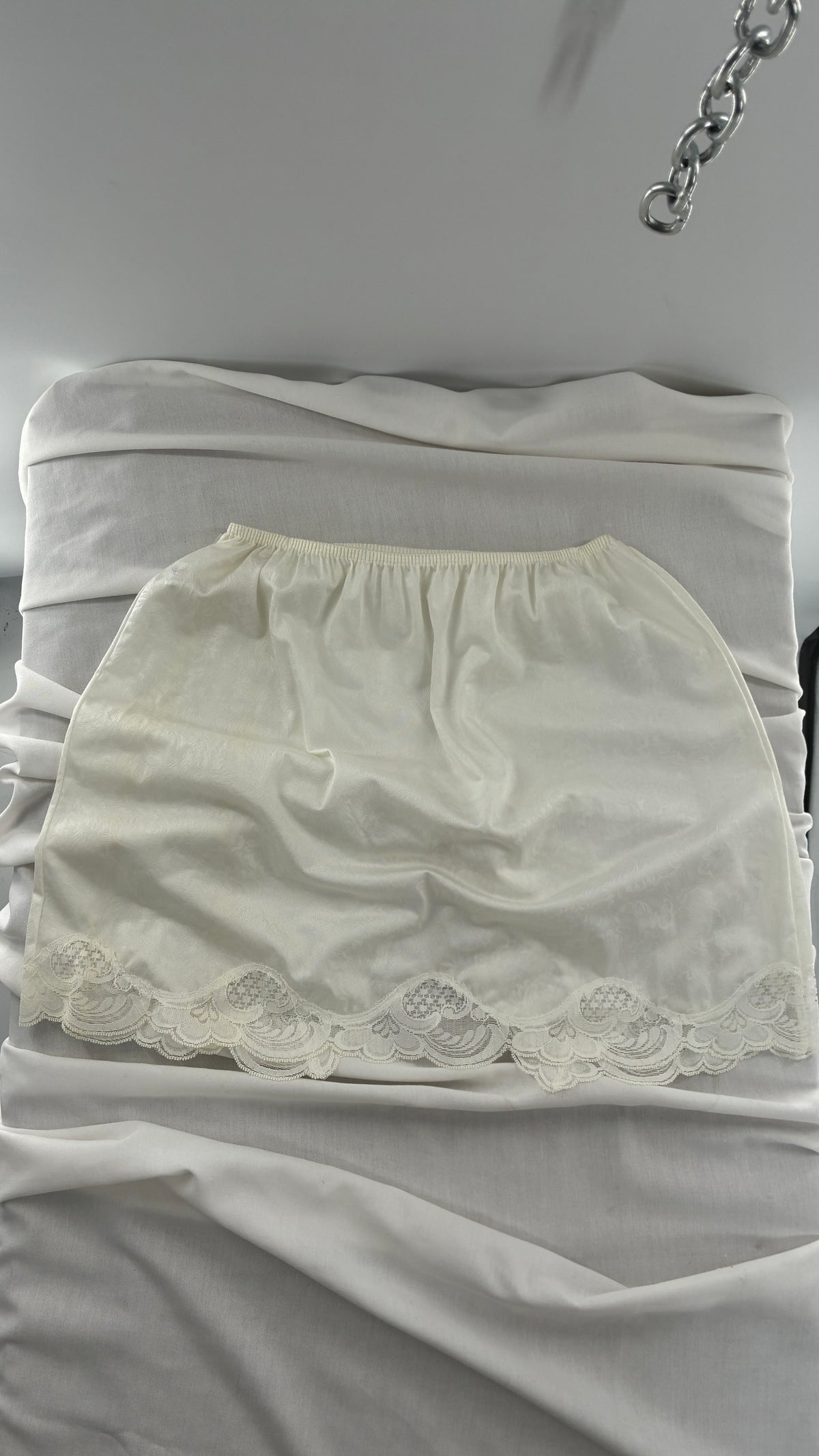 Vintage Ilusión Ivory Silky Slip Mini Paisley Skirt with Scalloped Lace Trim Hem (XL)