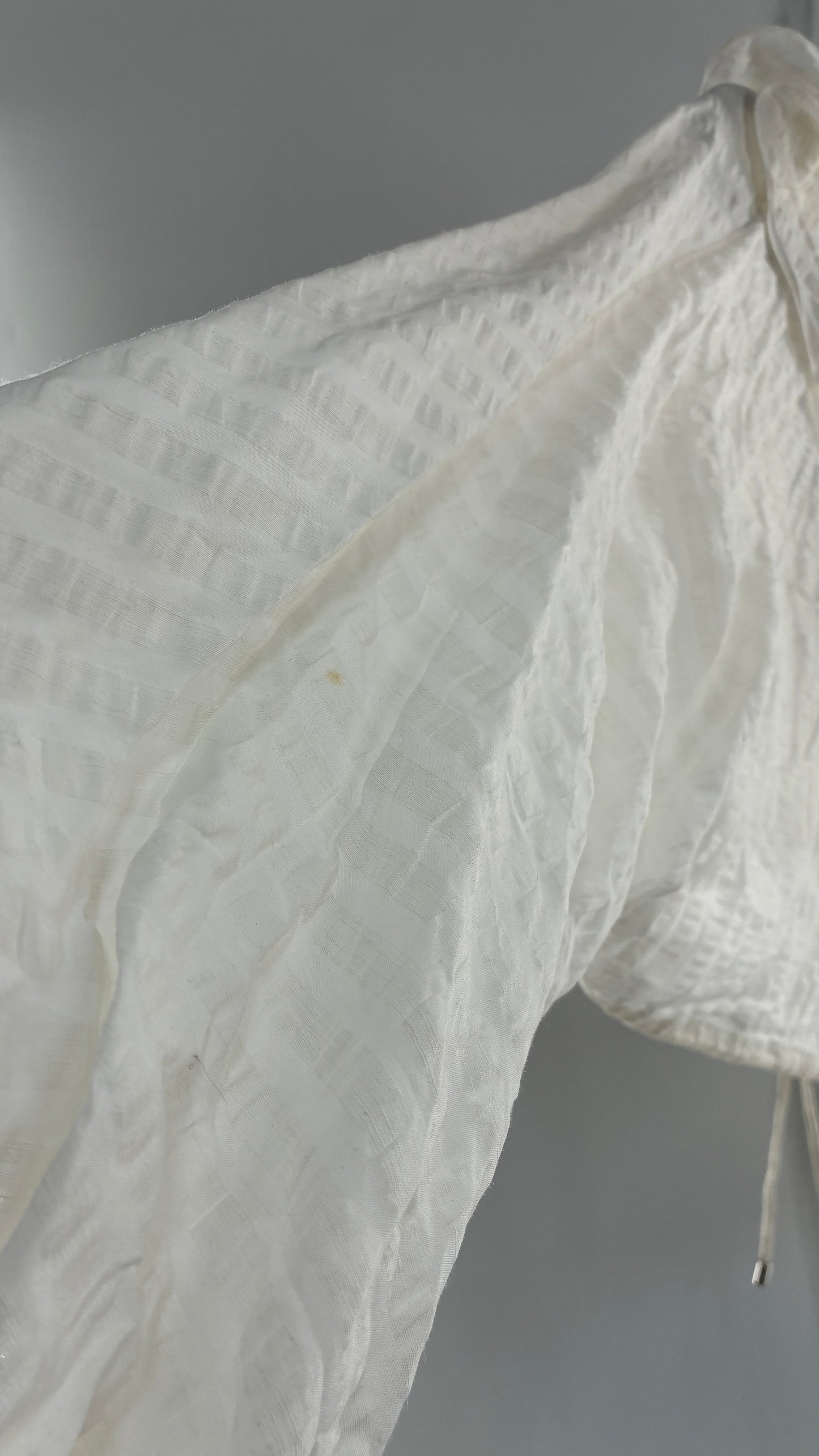 CMEO Collective White Balloon Sleeve Blouse with Ruffled, Button Up Neckline and Adjustable Drawstring Waist (XS 0-2)