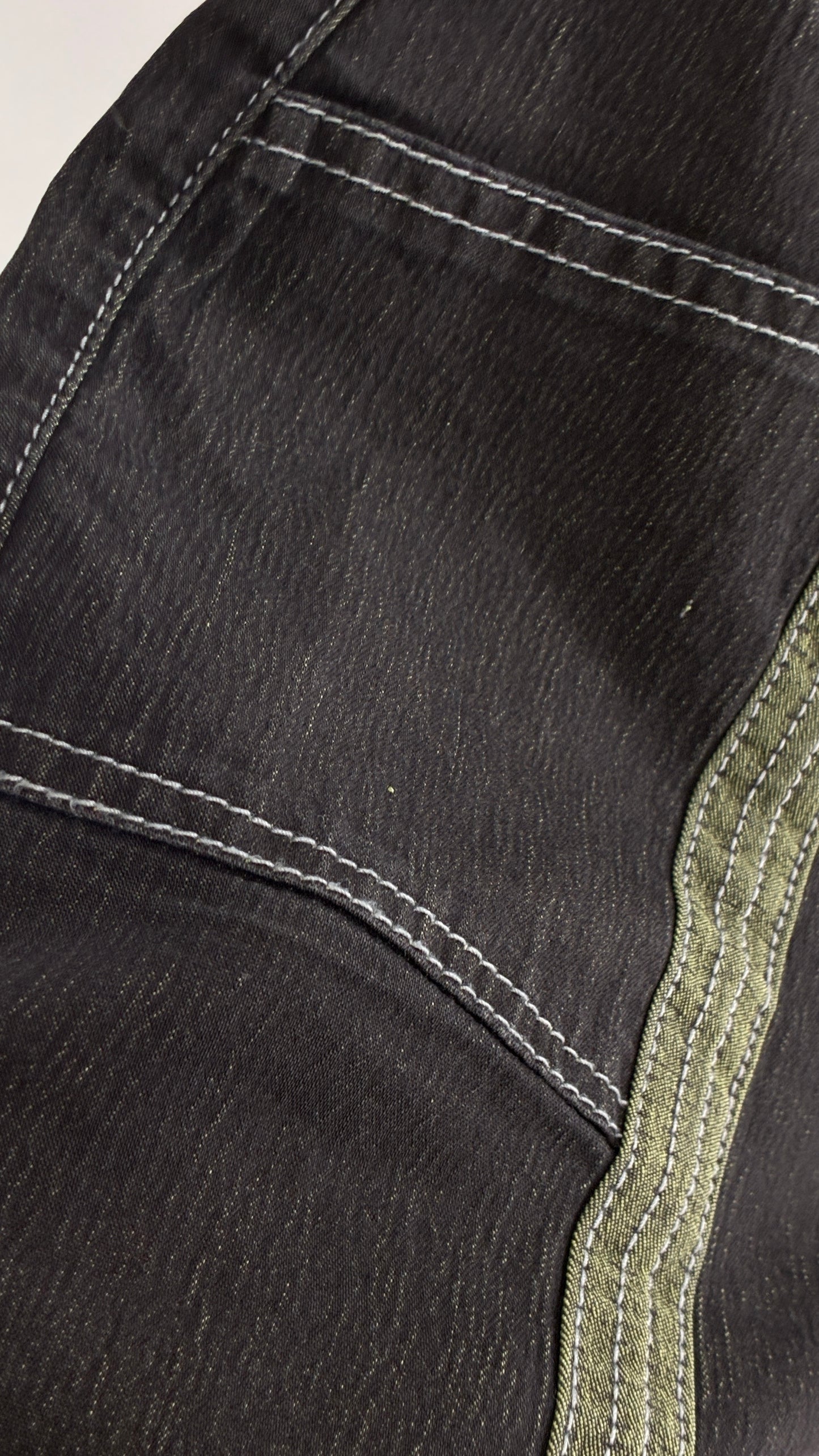 Vintage PALMY NOBLE Dark Wash Low Rise Denim with Green Details and Built in Belt (7/8)