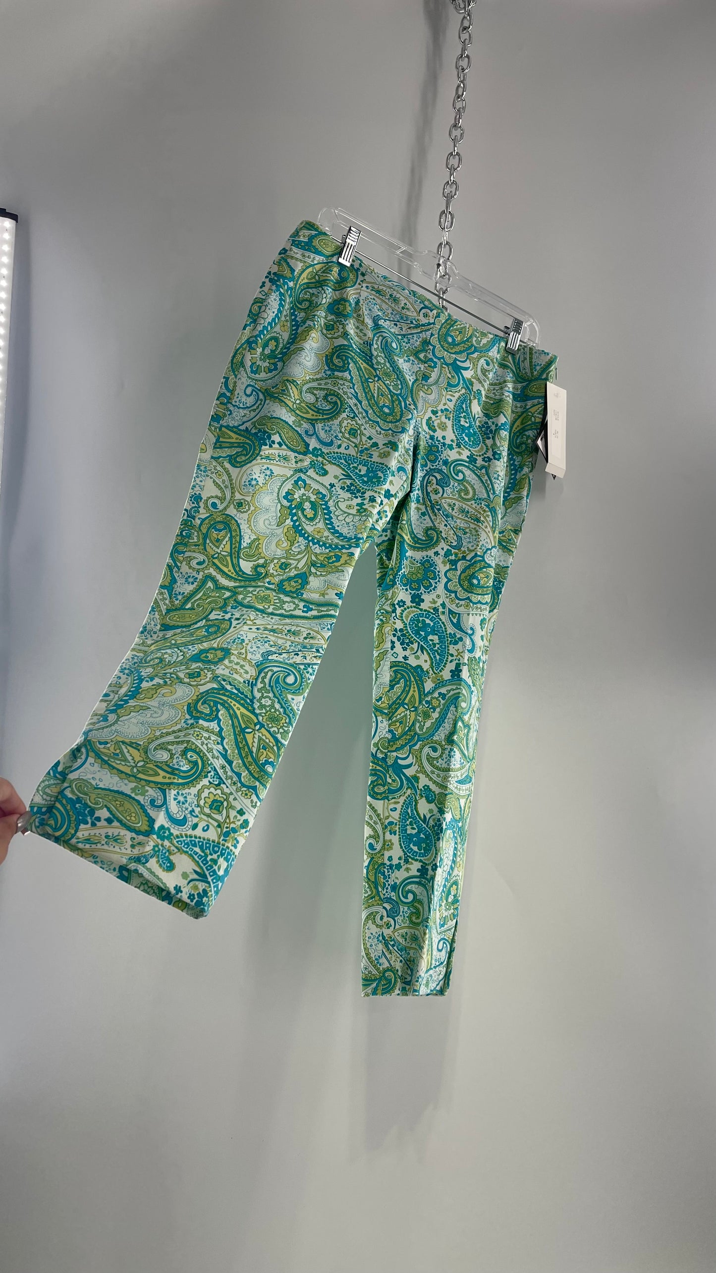 VINTAGE WOMYN Blue Green Paisley Patterned 1990s Capris with Tags Attached (12)