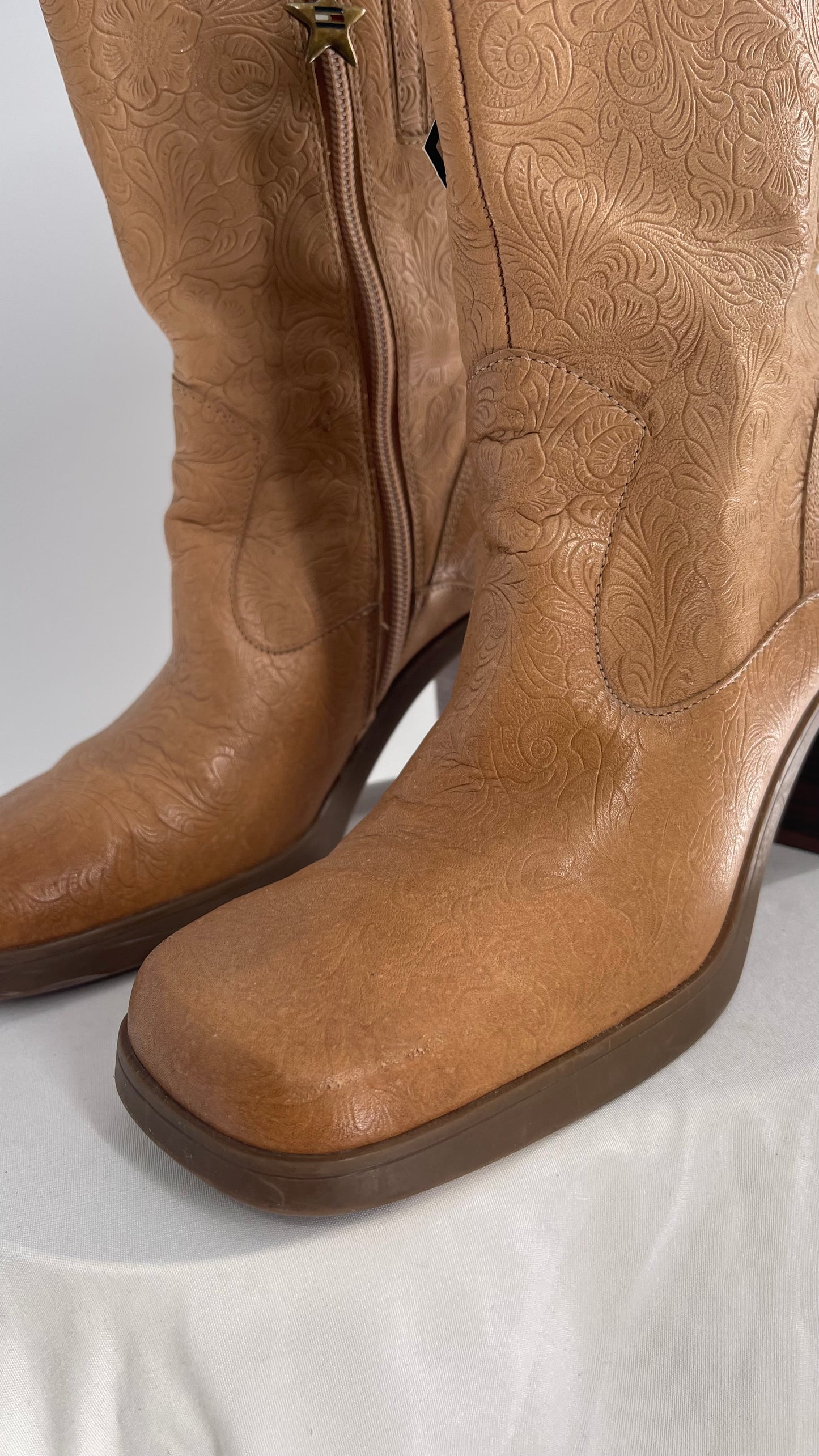 Rare Vintage Tommy Hilfiger Tan Floral Embossed Square Toe Block Heel Star Pull Booties  (6)