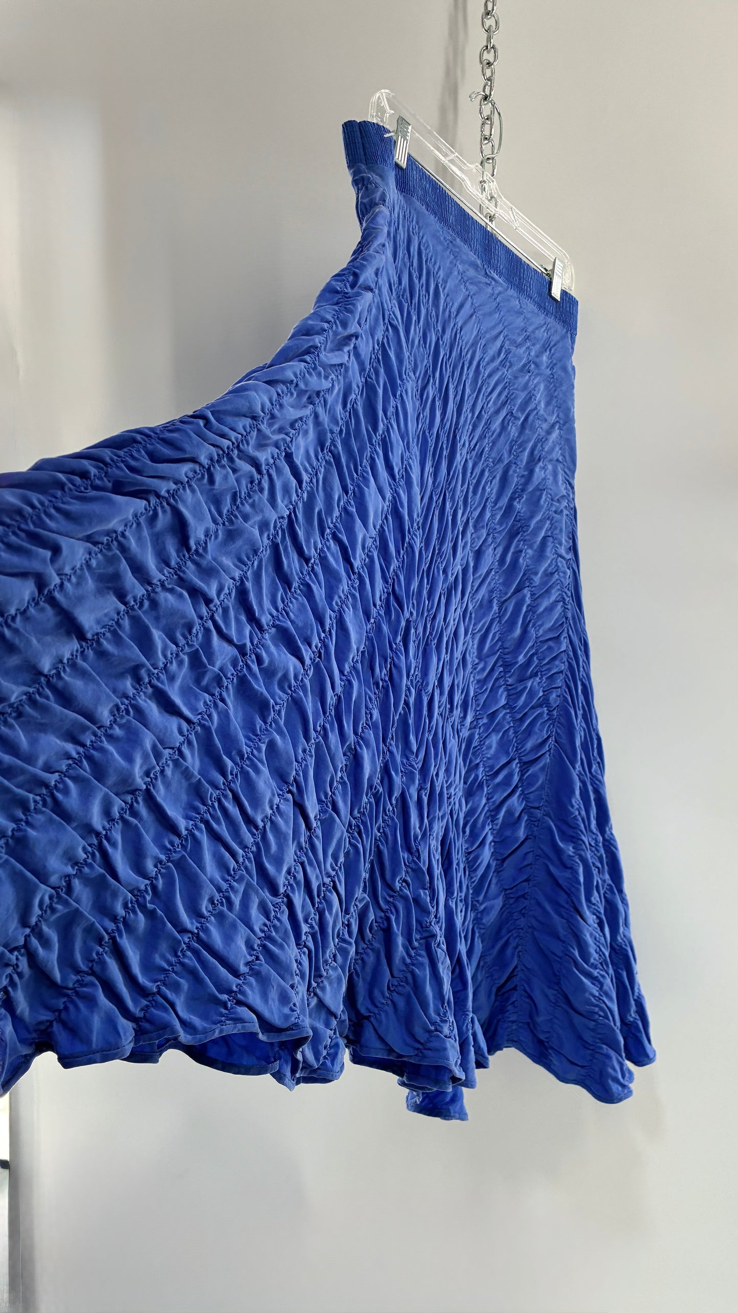 Vintage DKNY 100% Silk Cobalt Blue Skirt (Small)