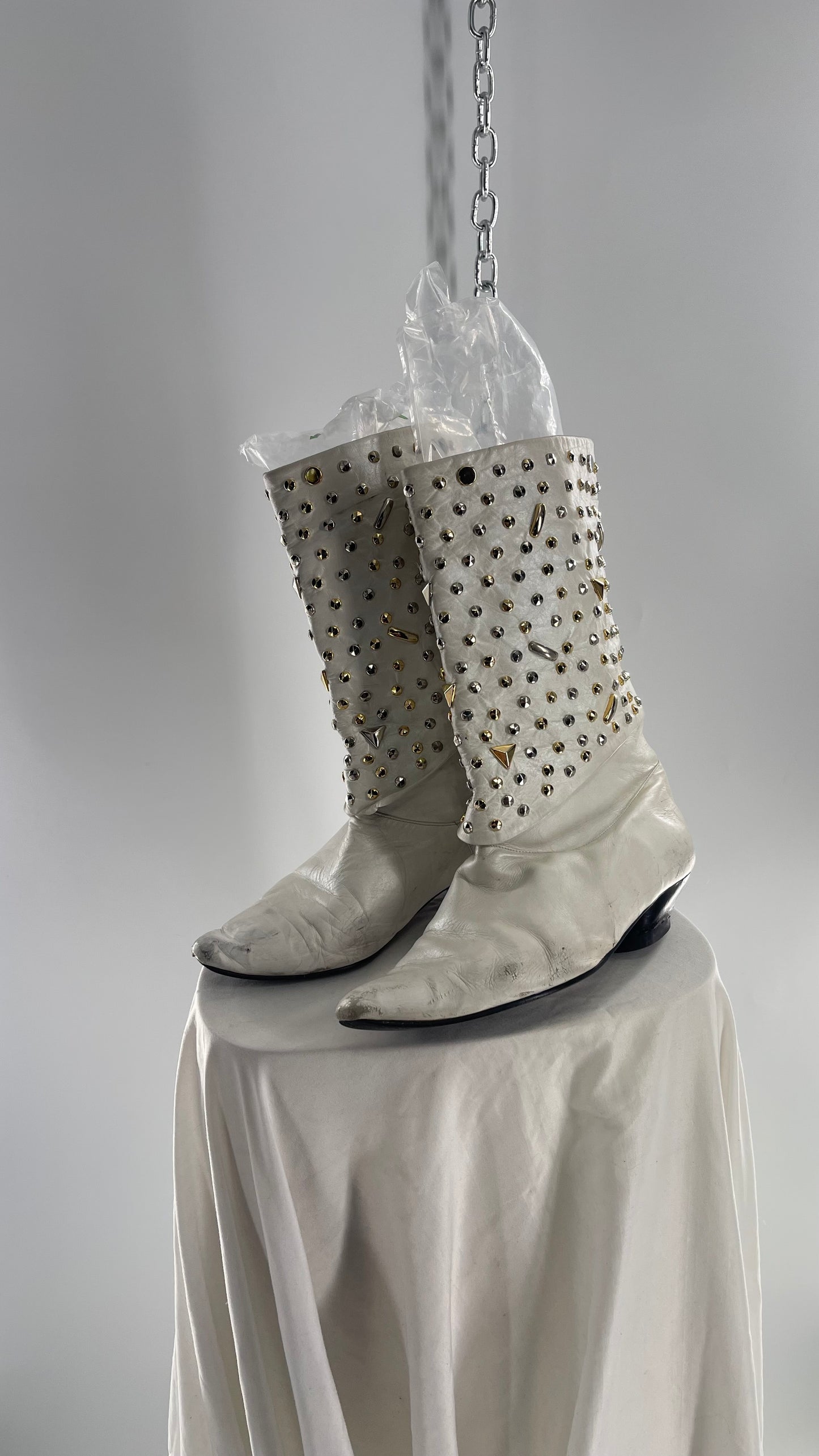 Vintage 1980s Fantasy Collection White Leather Pointed Boots with Mixed Metal Studs (8)