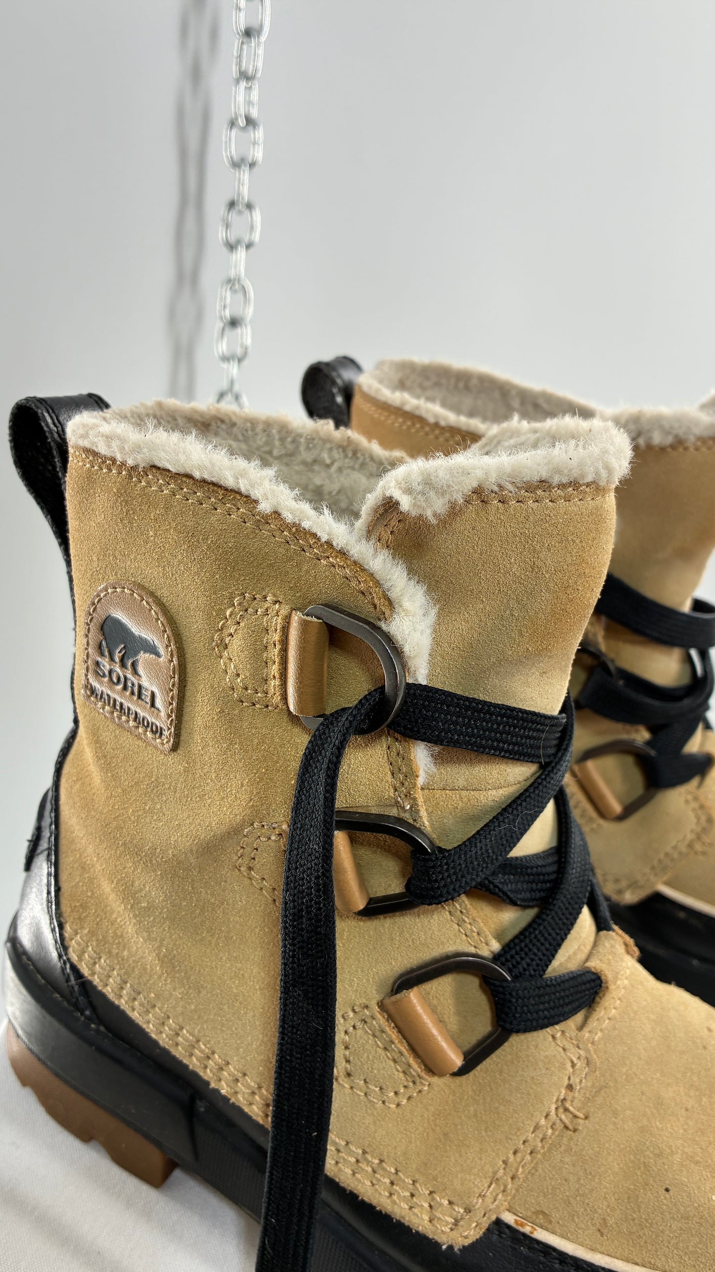 SOREL Tivoli Boots Tan with Thick Black Laces (7.5)