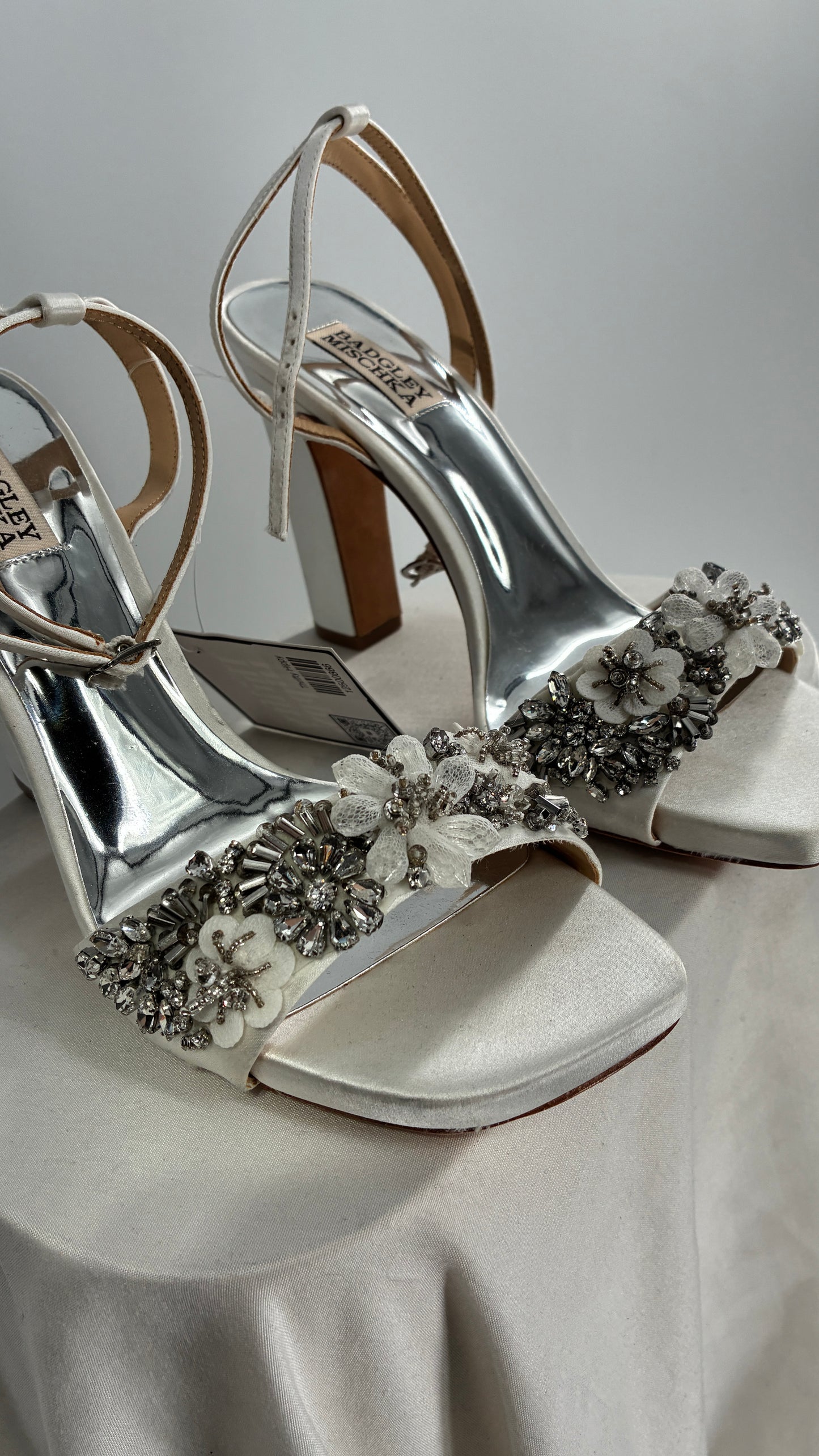 BADGLEY MISCHKA White Square Toe Embellished Florals Heels (9.5)
