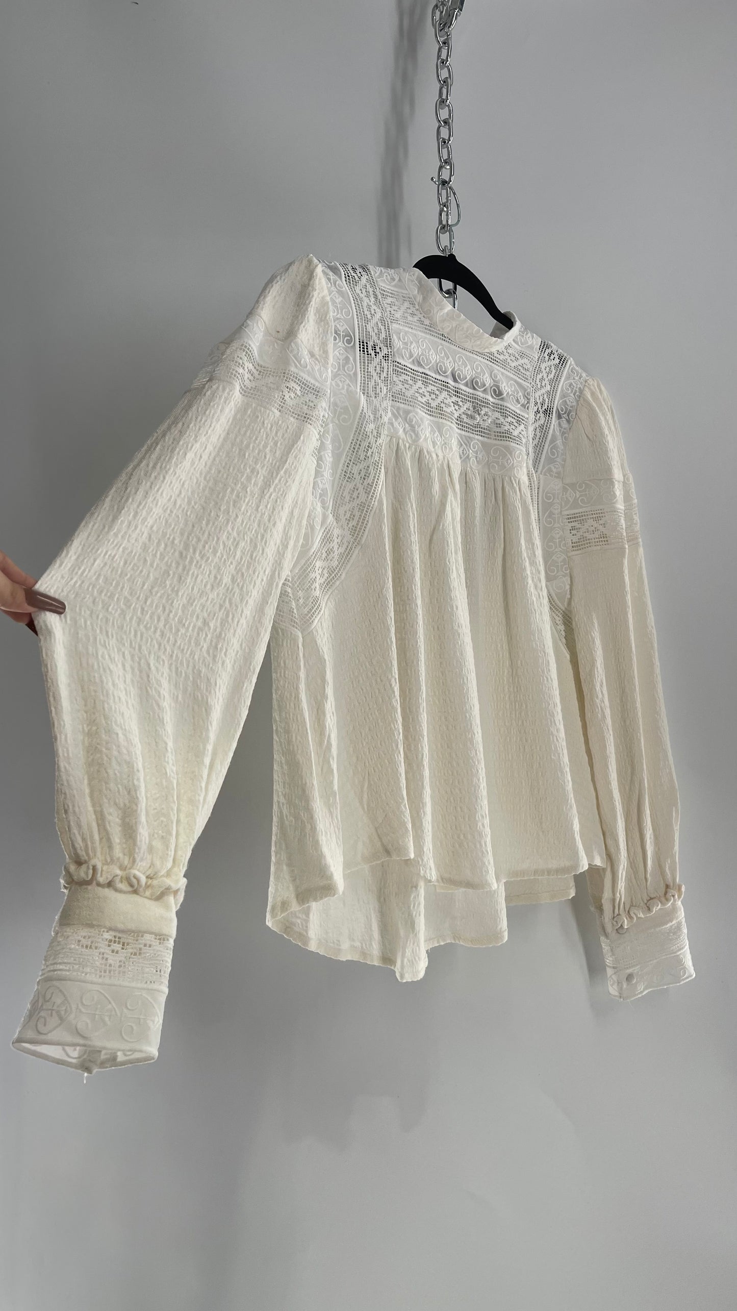 Free People Textured Off White Blouse with Lace Cuffs/Neckline and Tags Attached (Small)