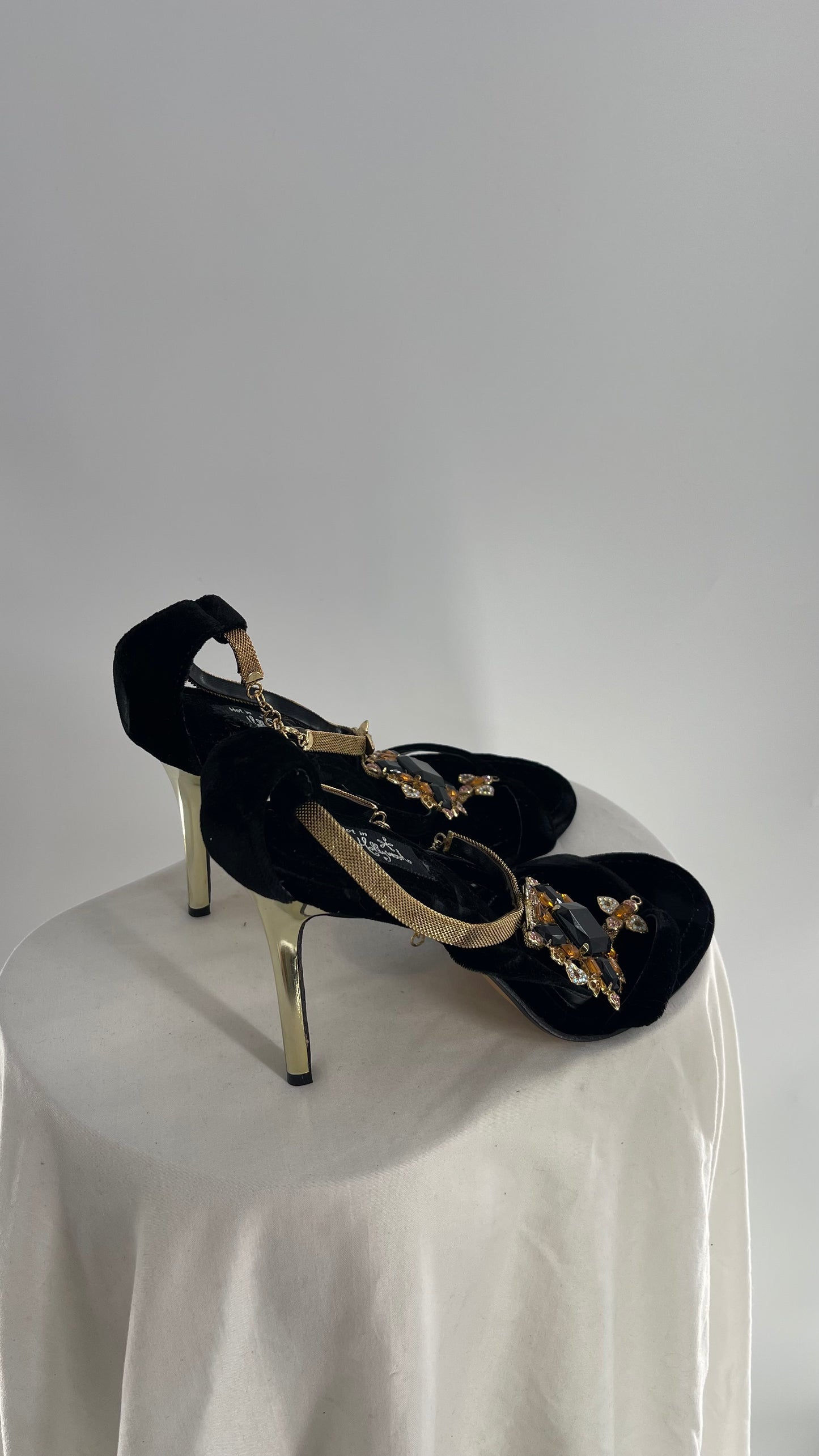 Hot in Hollywood Vintage 1990s Black Velvet Heel with Jewel Anklet (7)