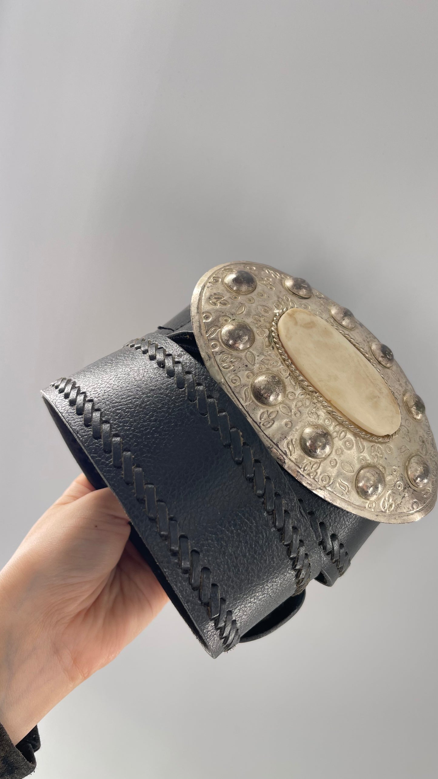 Vintage Black Leather Belt with Silver Metal Buckle with ‘Stone’ Detail (M/L)