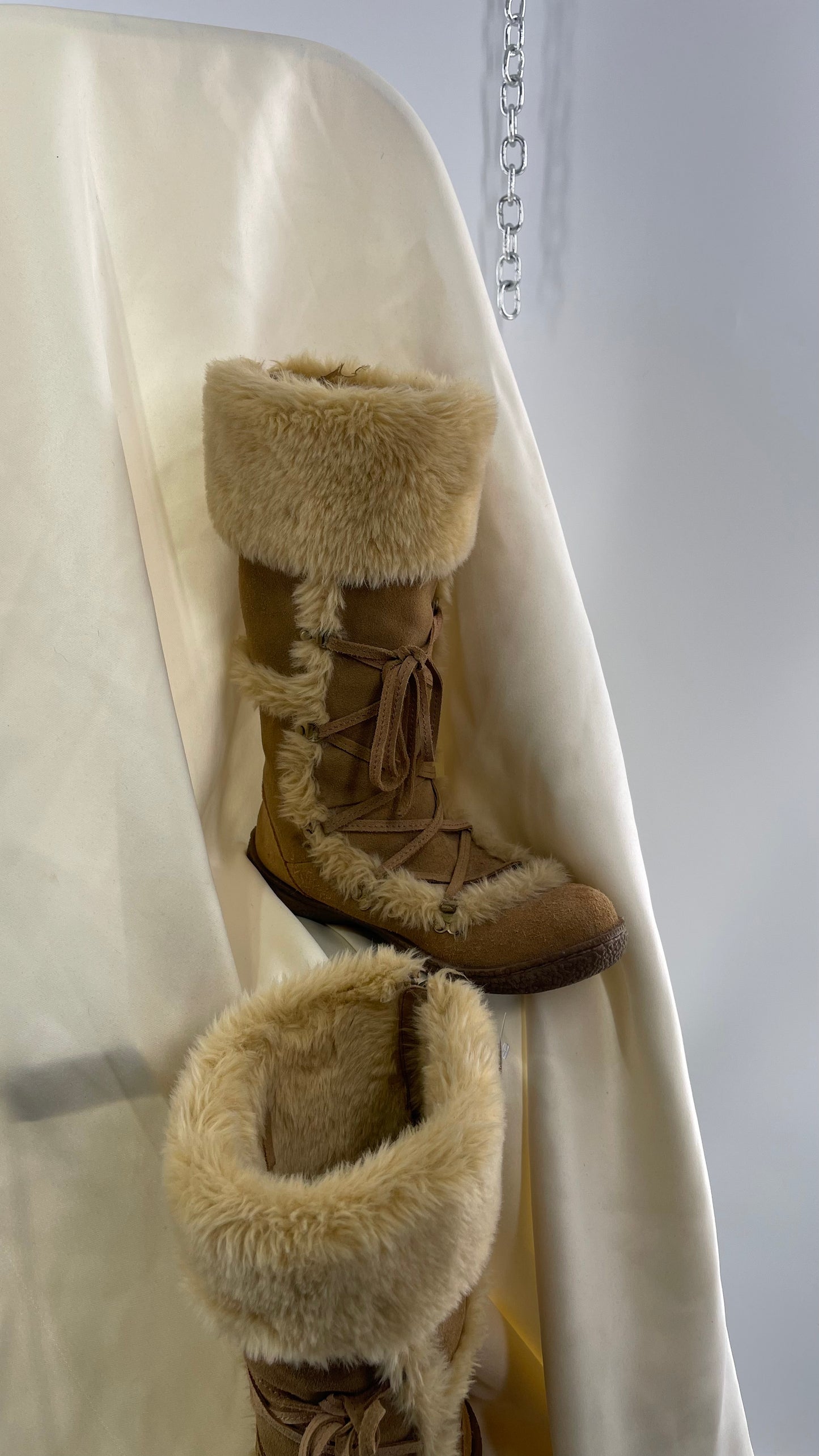 Vintage GAP Tan Suede Leather Eskimo Tie Up Boot with Faux Fur Trim Piping (5)