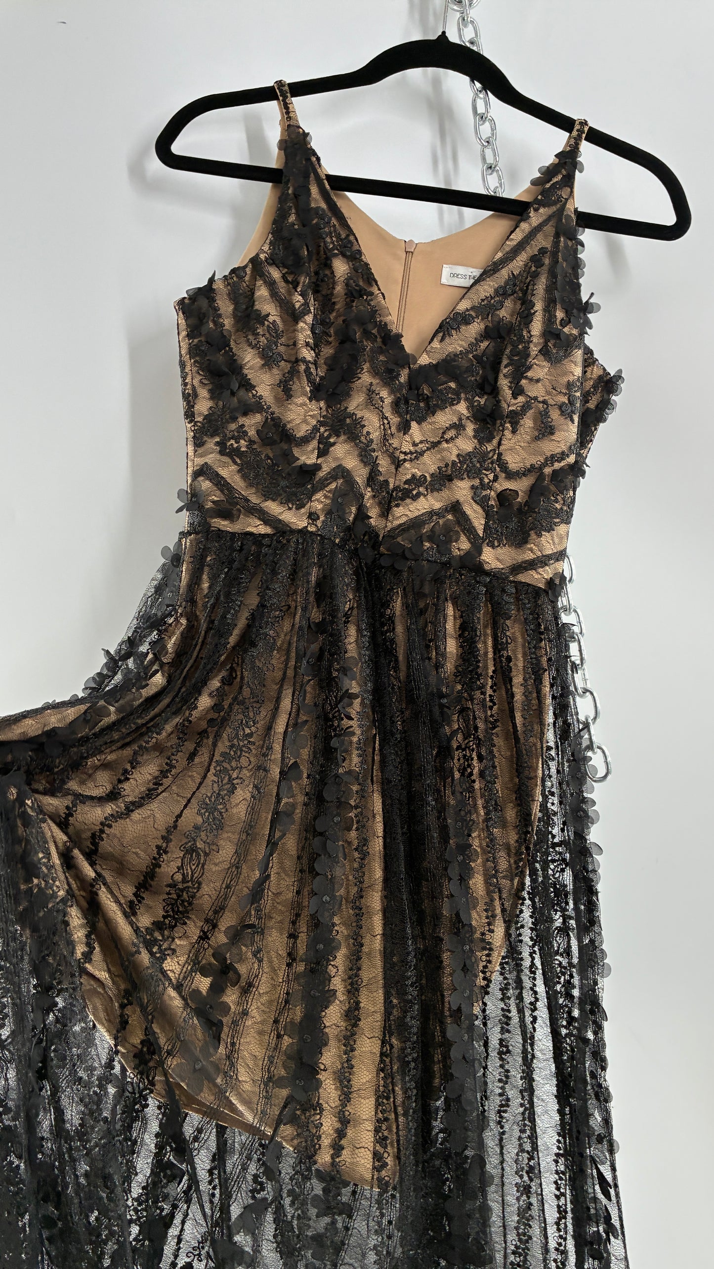 DRESS THE POPULATION Nude Underlay Black 3D Floral Lace Appliqué Overlay Dress (Small)