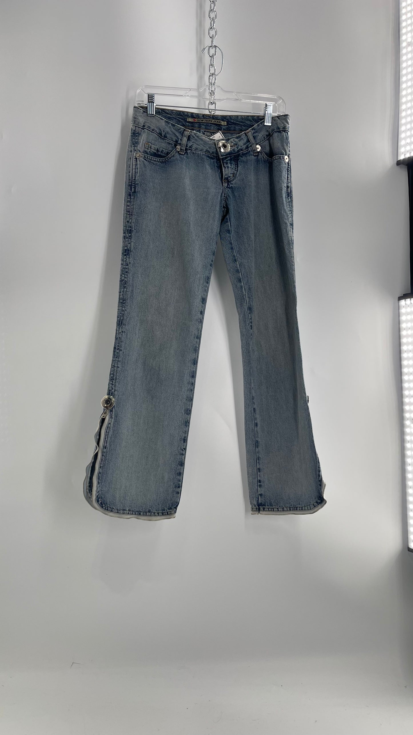 Vintage New Trips Light Wash Kick Flare Jeans with Zipper Hem Detail, V Waistline and Oversized Metal Buttons (40)