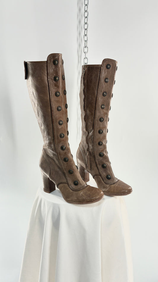 Vintage Limited Edition FRYE Adrienne Taupe Leather Rounded Toe Boots with Button Details (8.5)