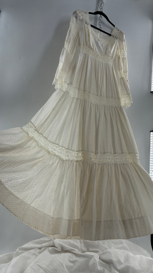 Vintage 1970s Off White Handmade Bell Sleeve Possible Wedding Gown (XS/Small)