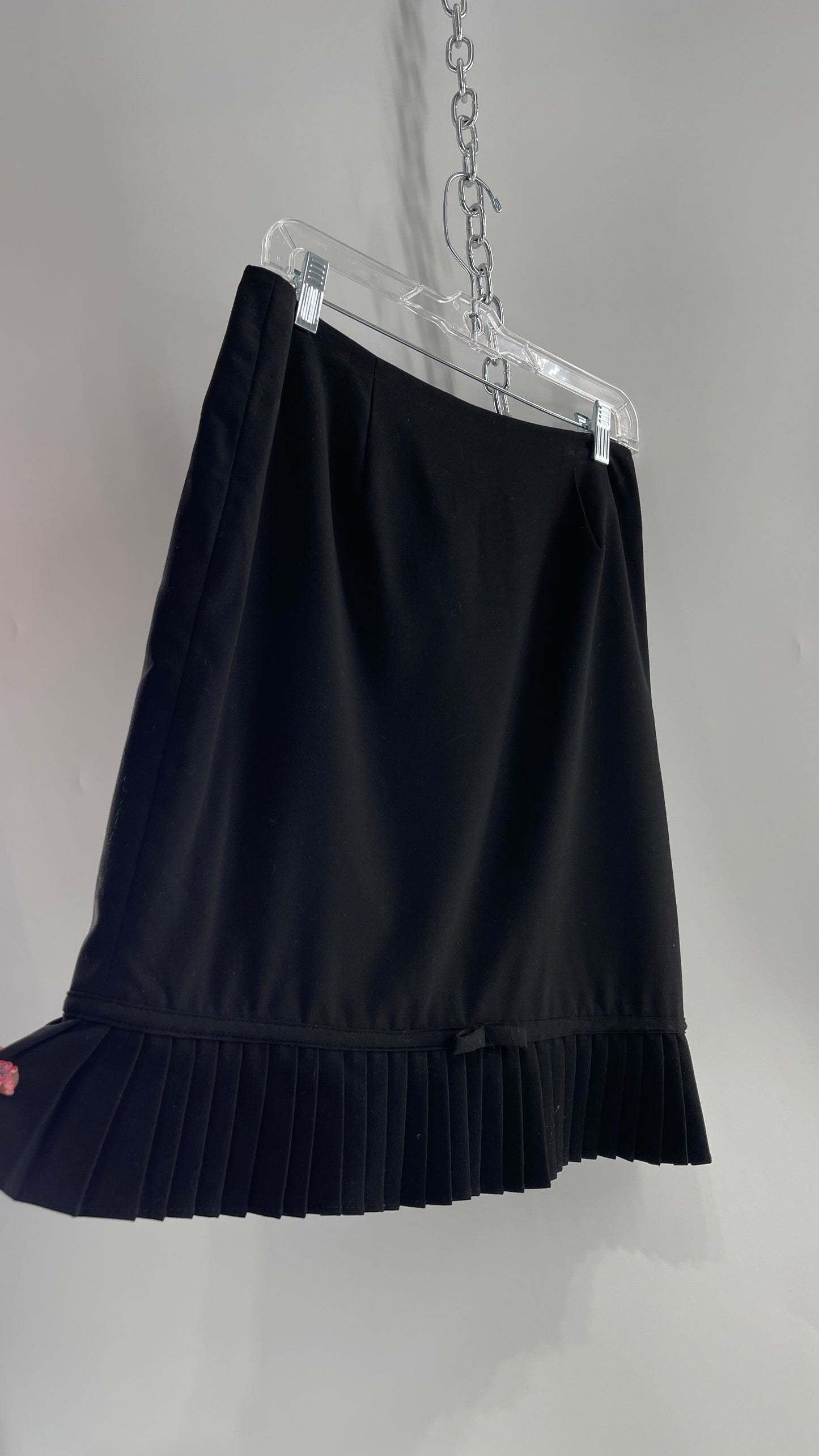 Vintage Black Skirt with Pleated Hem and Bow Detail (8)