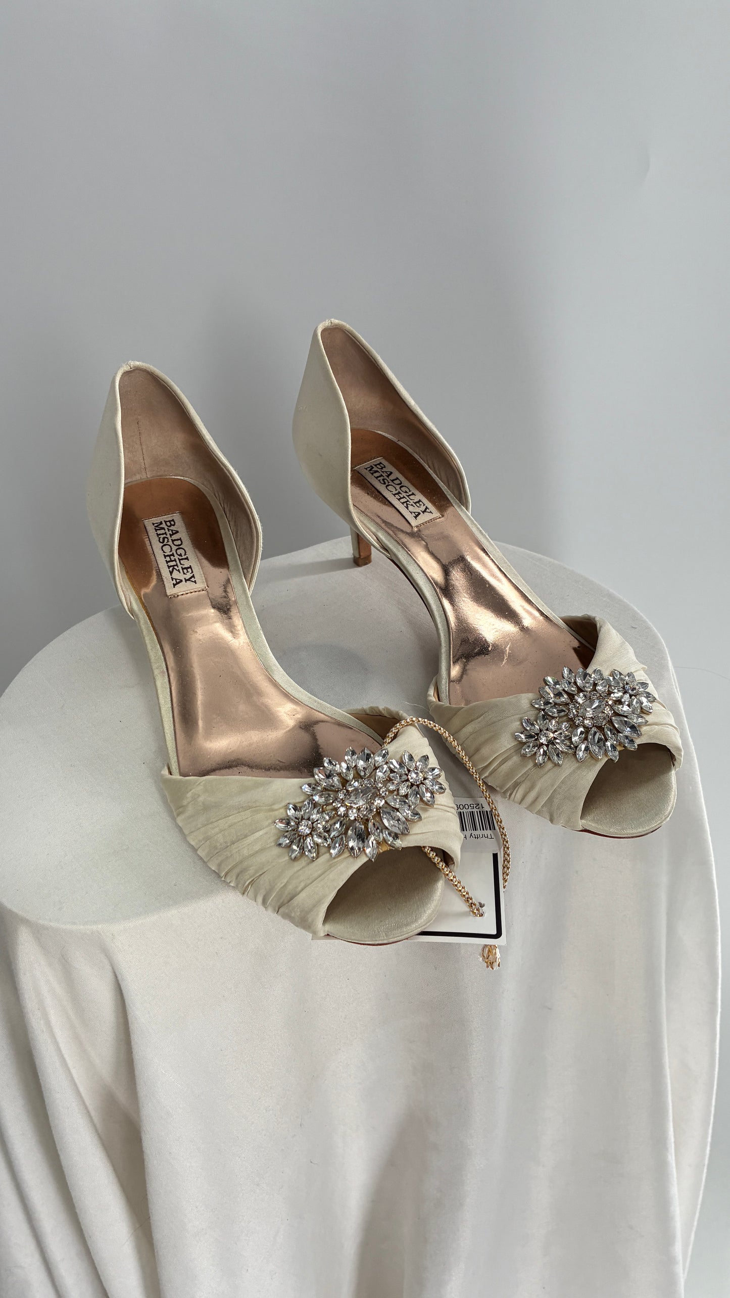 Badgley Mischka Ivory Satin Peep Toe Kitten Heel with Crystal Broche (8)