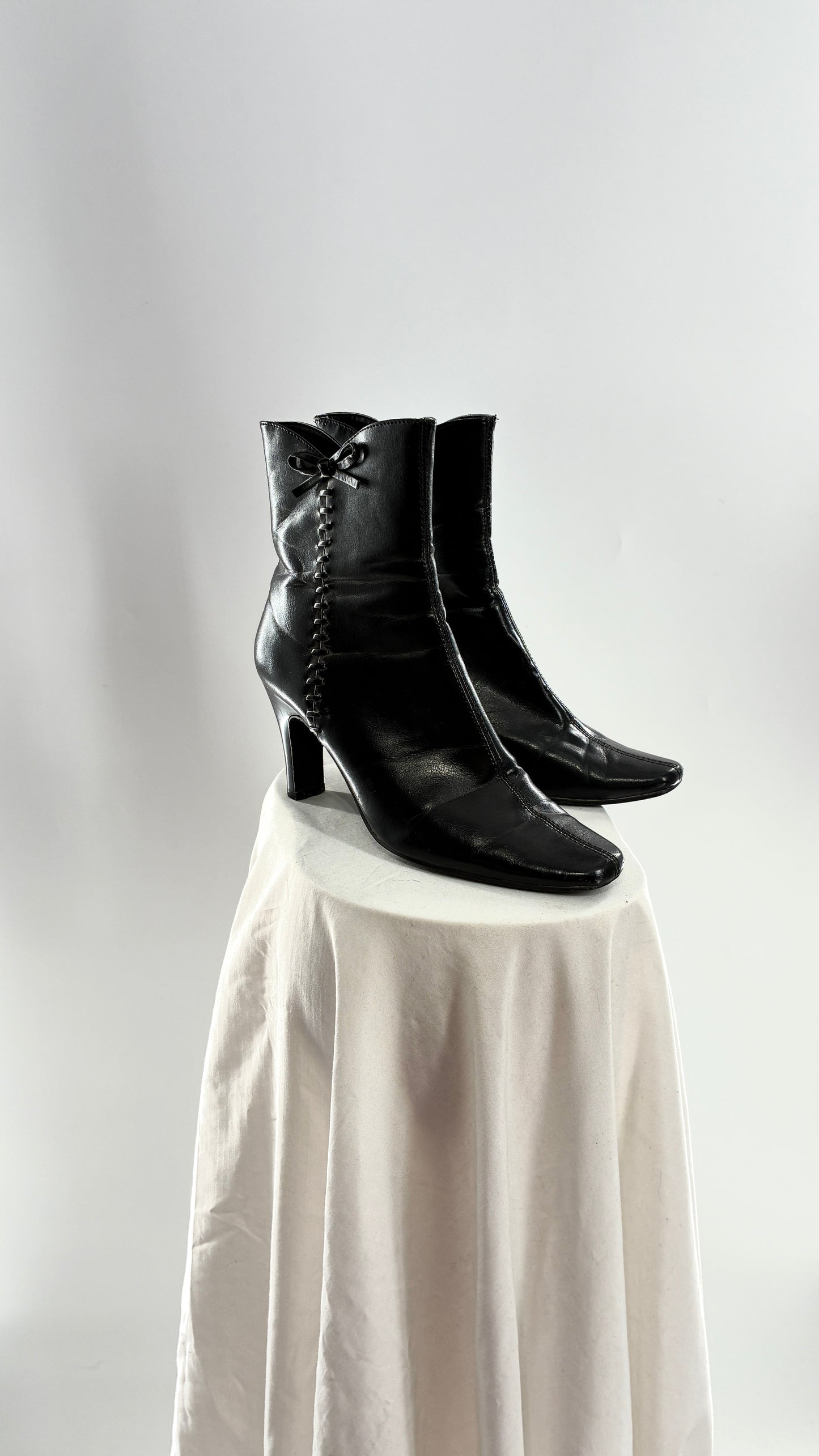 Vintage EXPRESSIONS Black Square Toe Kitten Heel Boots with Lace Up, Bow Side Details (8)