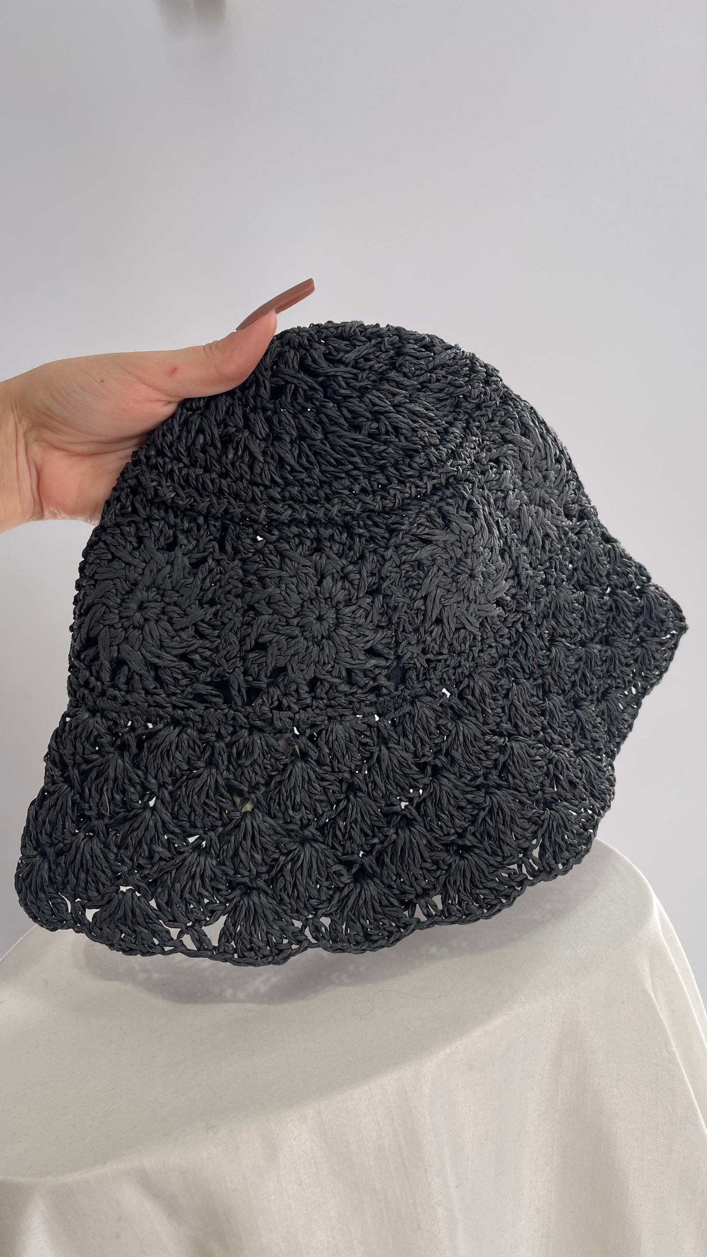 Black Straw Sun/Bucket Hat