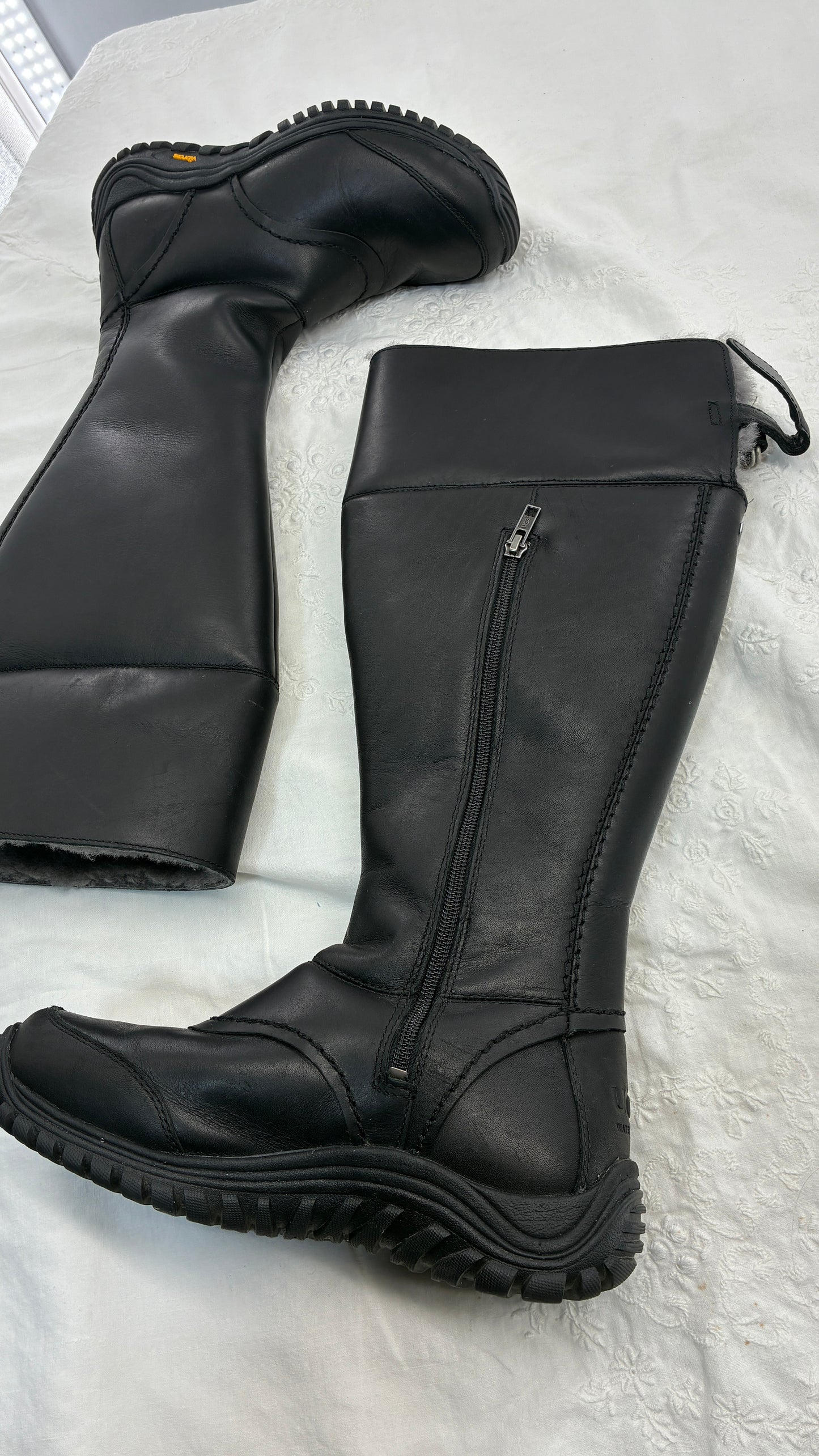 Vintage UGG Miko Thick Industrial Leather Chunky Boot (8)