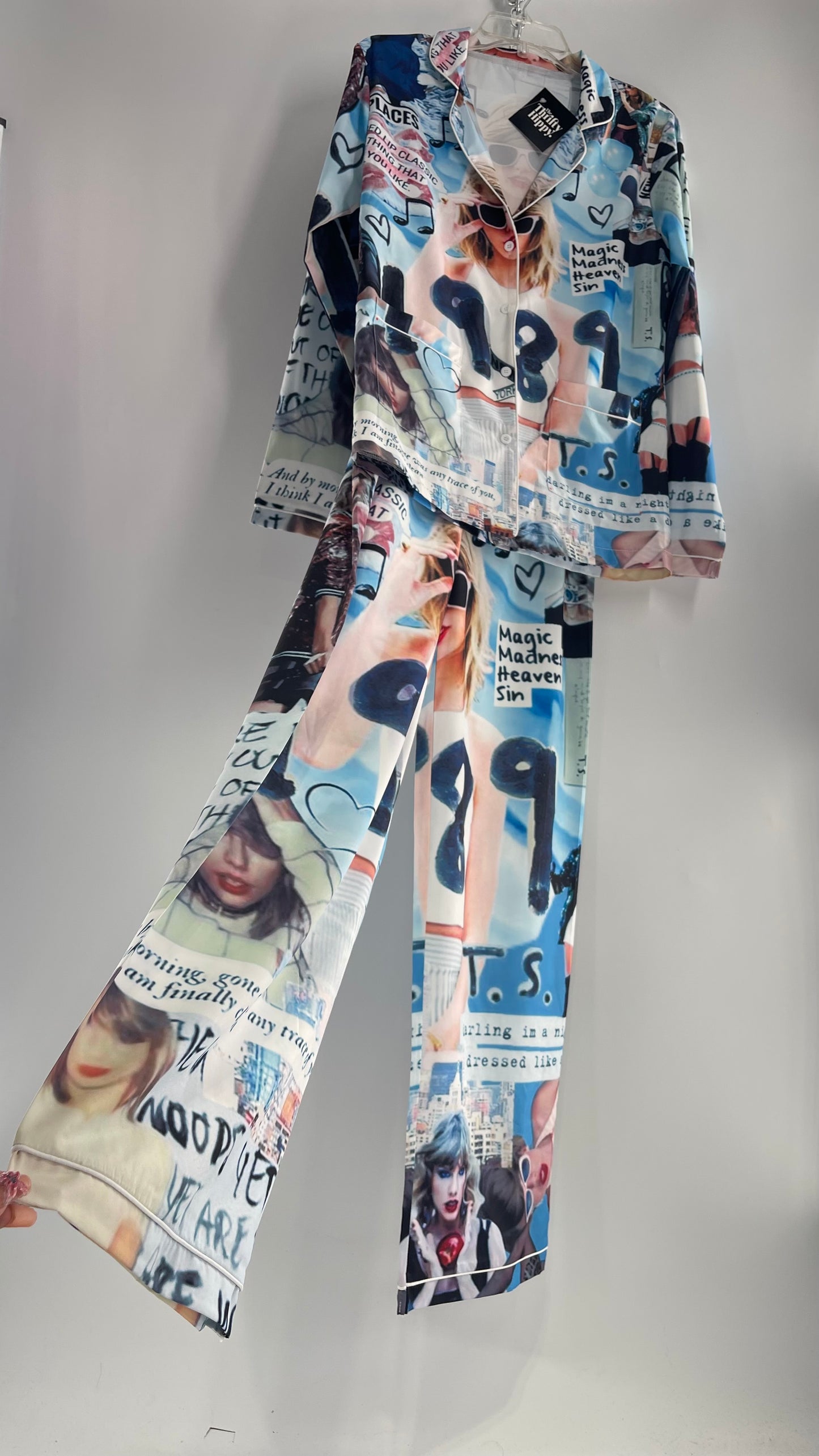 Taylor Swift All Over Graphic Printed Pijamas (Medium)