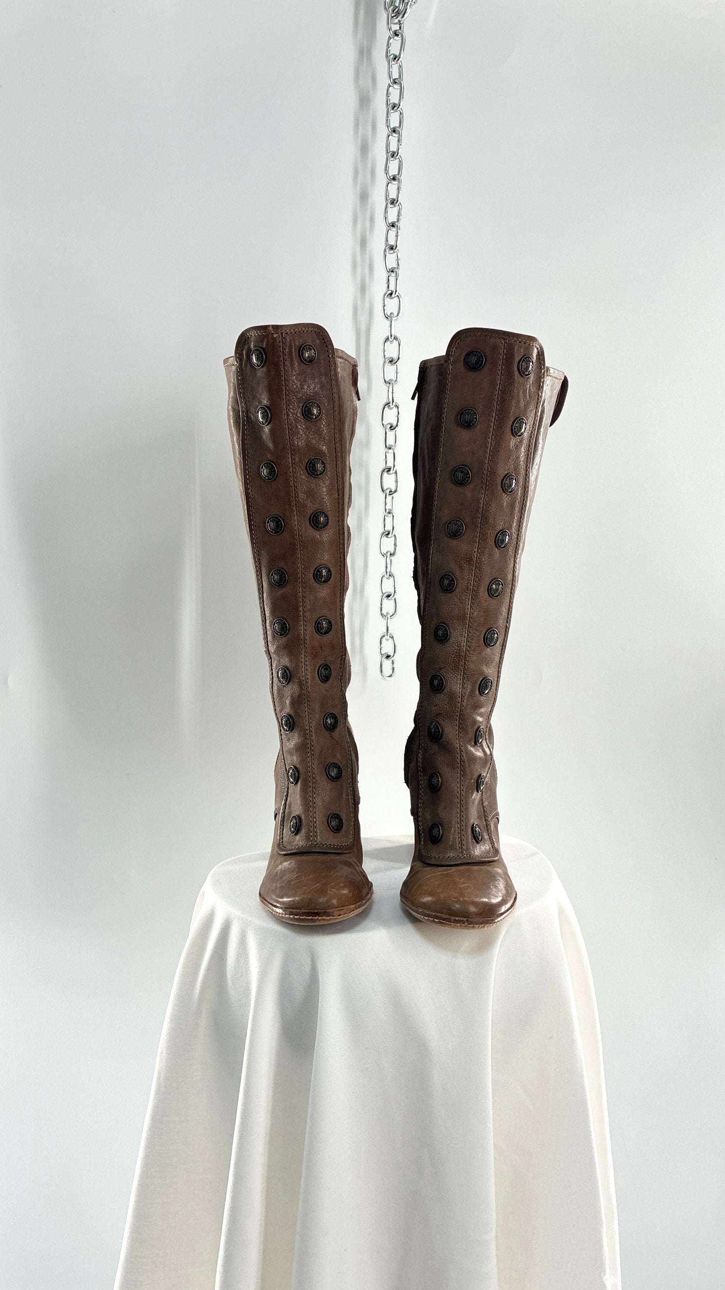 Vintage Limited Edition FRYE Adrienne Taupe Leather Rounded Toe Boots with Button Details (8.5)