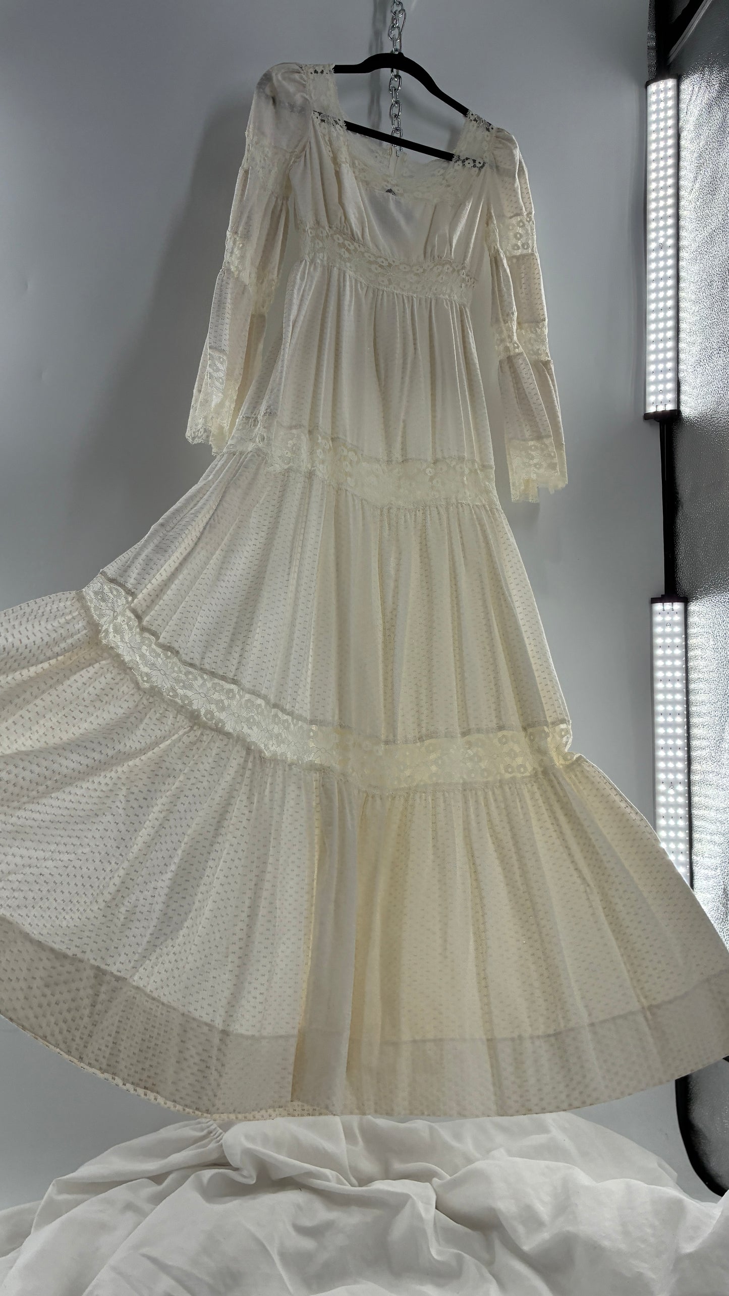 Vintage 1970s Off White Handmade Bell Sleeve Possible Wedding Gown (XS/Small)