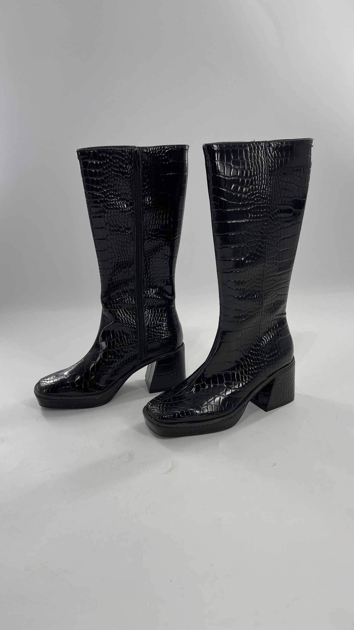 Urban Outfitters Black Crocodile Embossed Knee High Heel Boots (6)