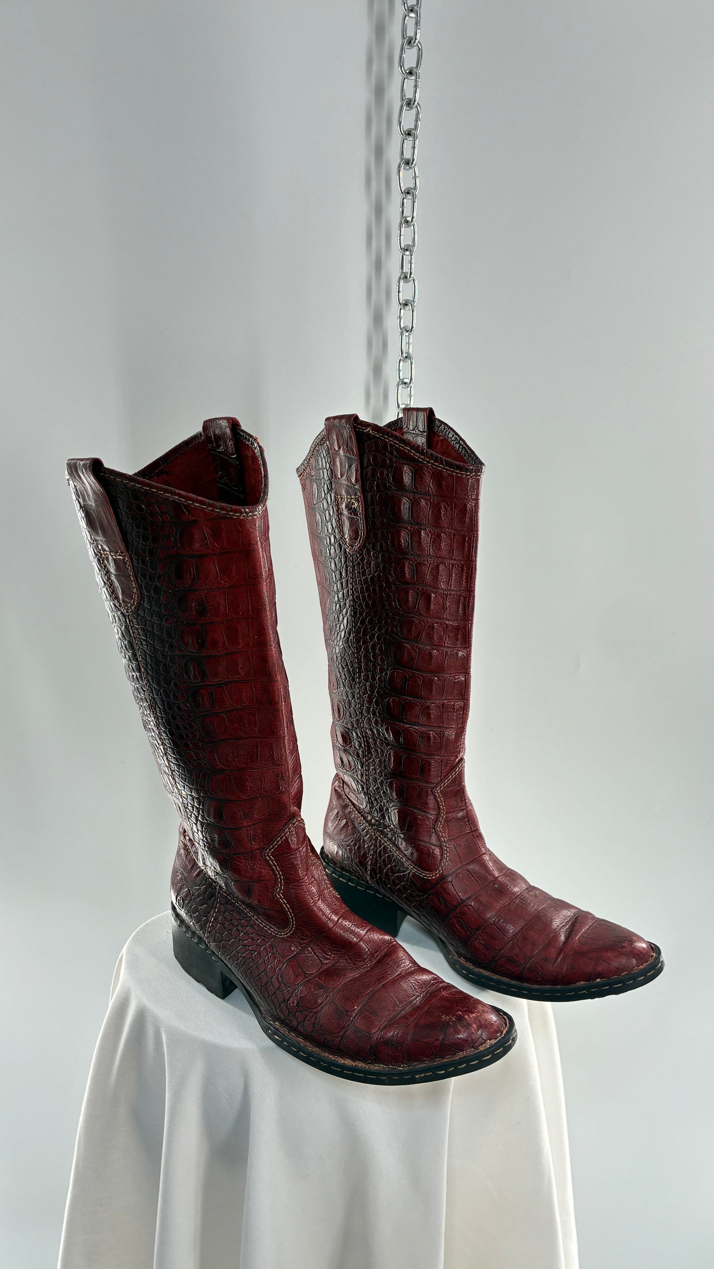 Vintage BORN Red Genuine Leather Crocodile Embossed Pointed Toe Boots (8.5)