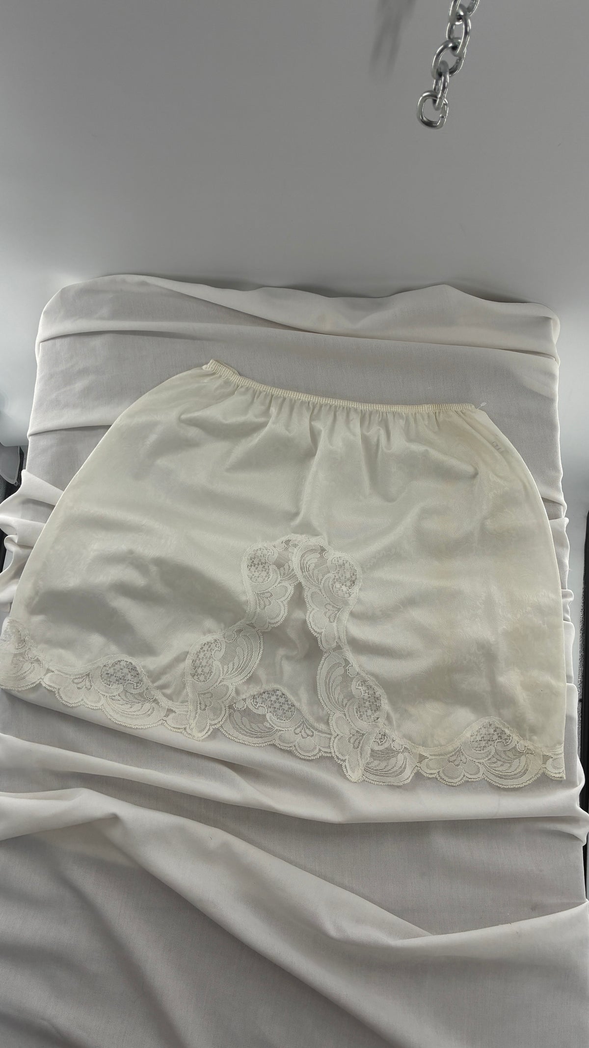 Vintage Ilusión Ivory Silky Slip Mini Paisley Skirt with Scalloped Lace Trim Hem (XL)