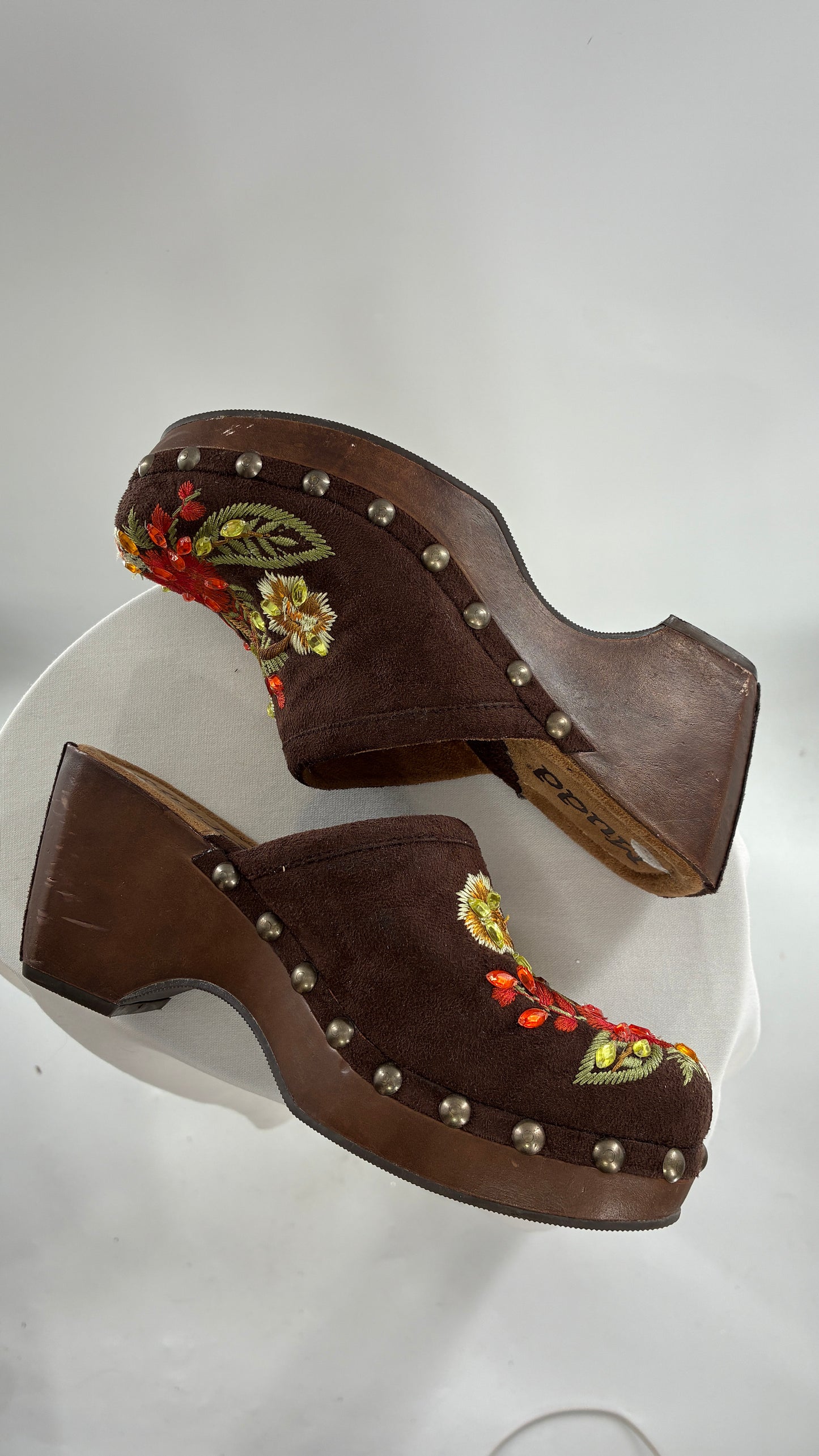 Vintage MUDD Brown Clog with Side Studding and Embroidered Details (6.5)