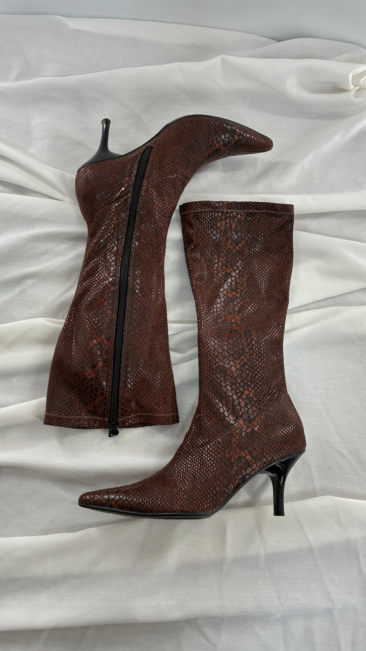 Vintage 1990s HIGHLIGHTS Snake Patterned Glossy, Pointed Toe, Heeled Boots (9)
