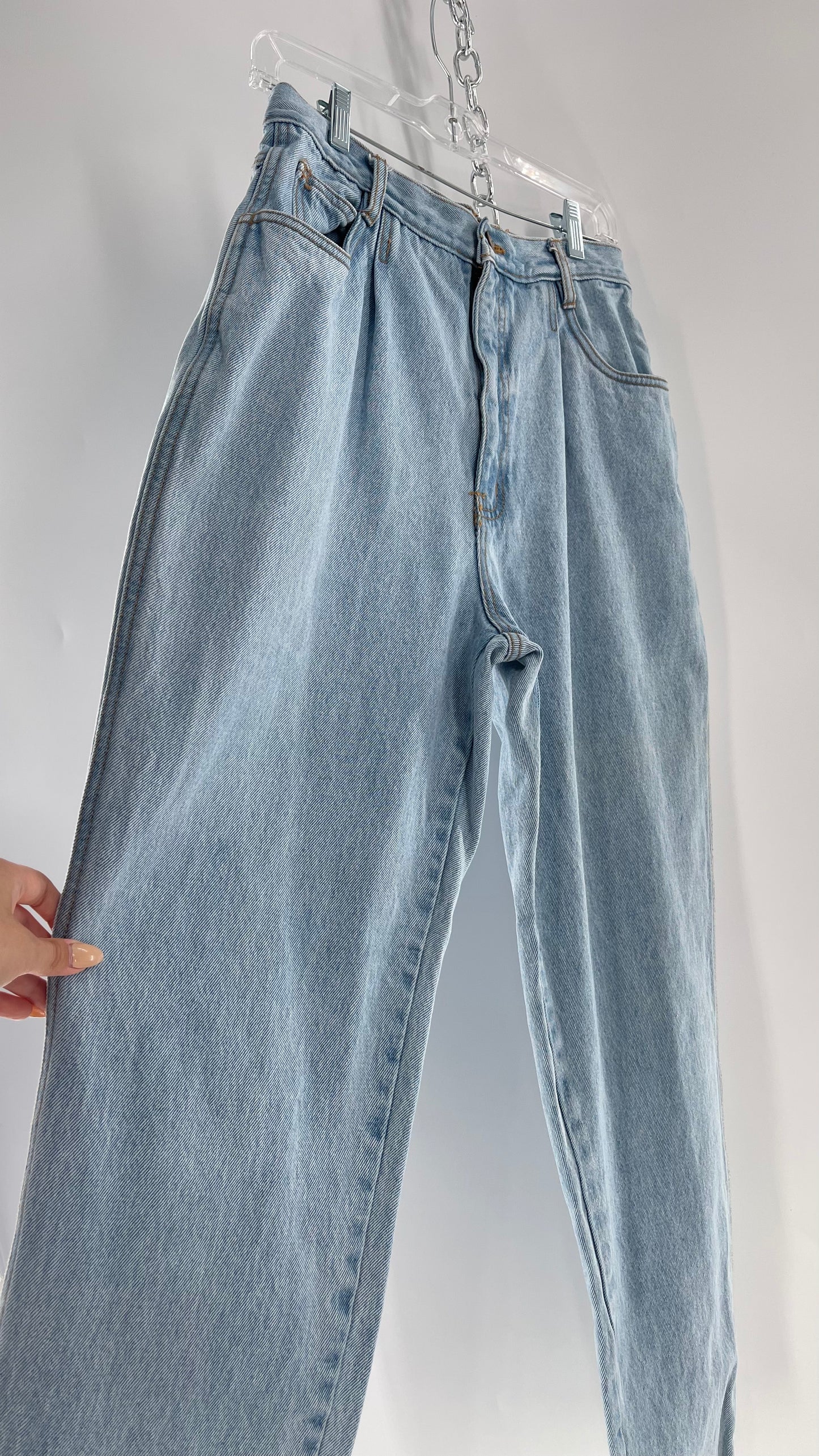 Vintage BILL BLASS Light Wash Ultra High Rise Mom Jean (12)