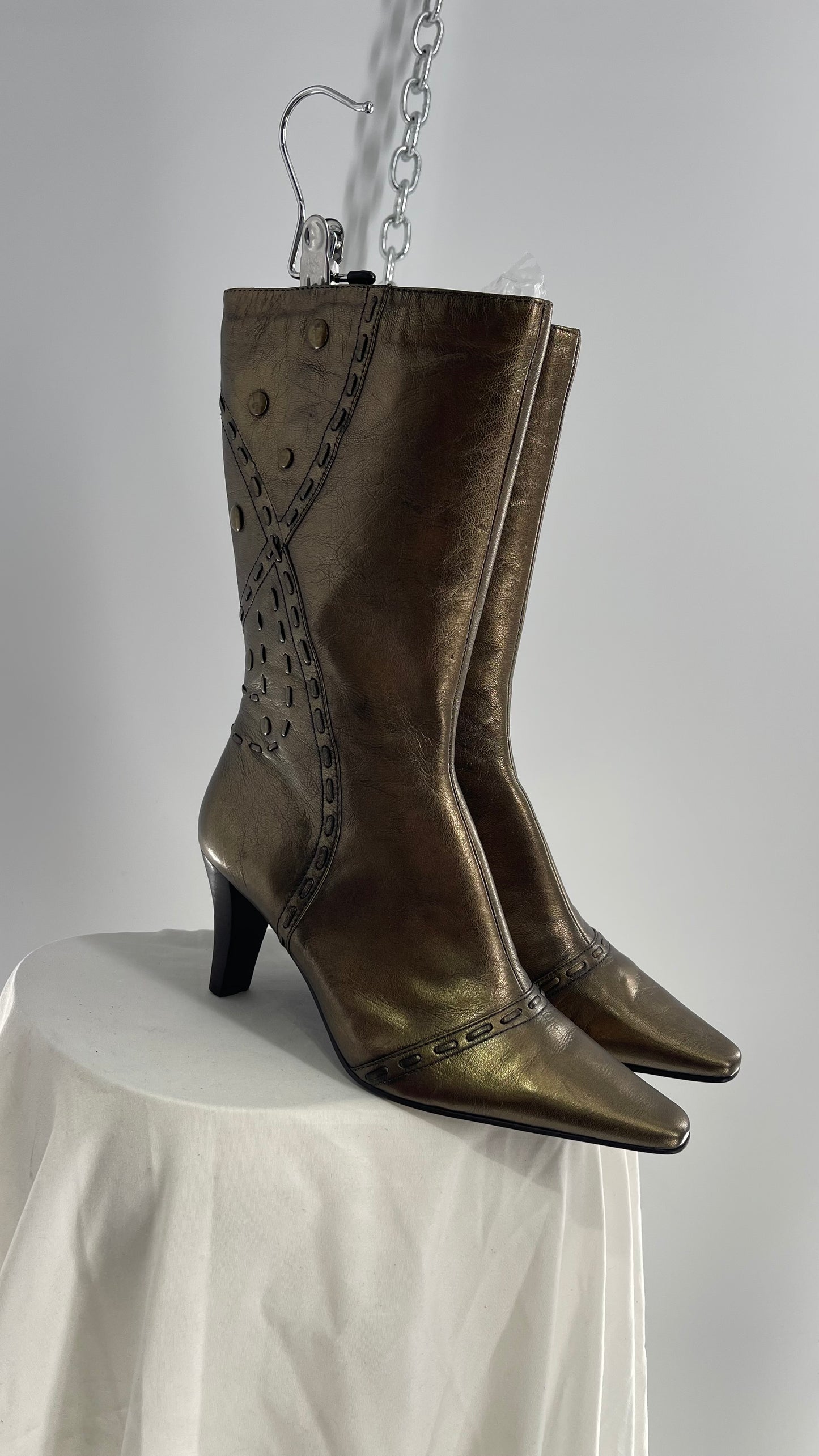 Vintage BANDOLINO Bronze Metallic Pointed Toe Boots with Leather Stitching and Studded Details (7)