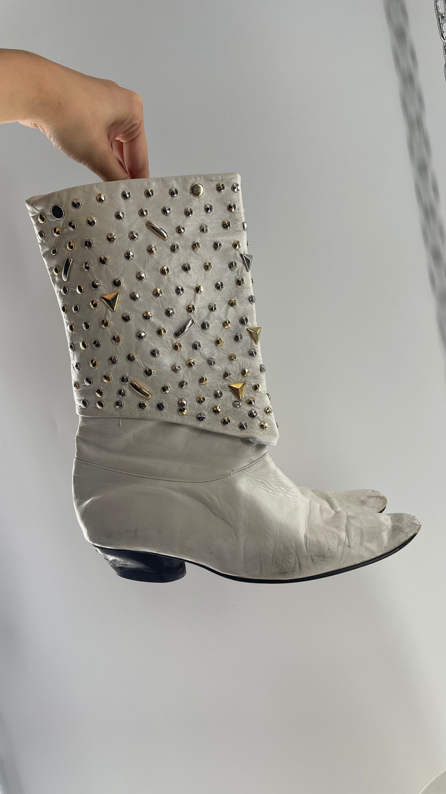 Vintage 1980s Fantasy Collection White Leather Pointed Boots with Mixed Metal Studs (8)