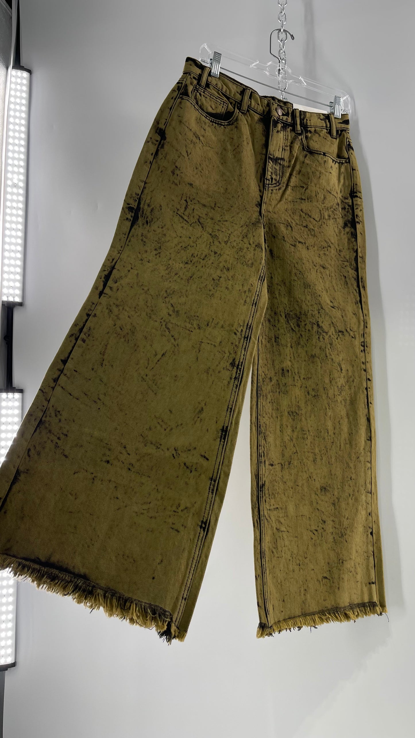 BDG Urban Outfitters Acid Wash Mossy Green High and Wide Jeans with Tags Attached (29)