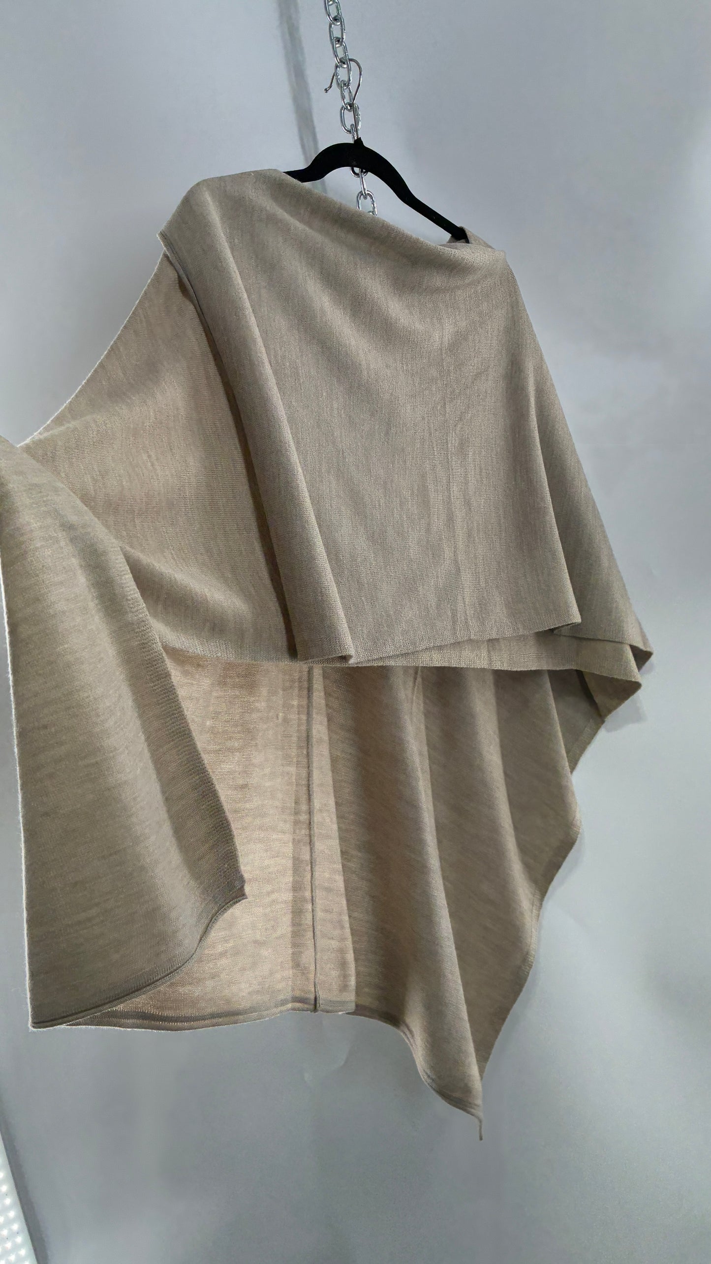 Simply NOELLE Beige Knit Cape with Tags Attached (One Size)