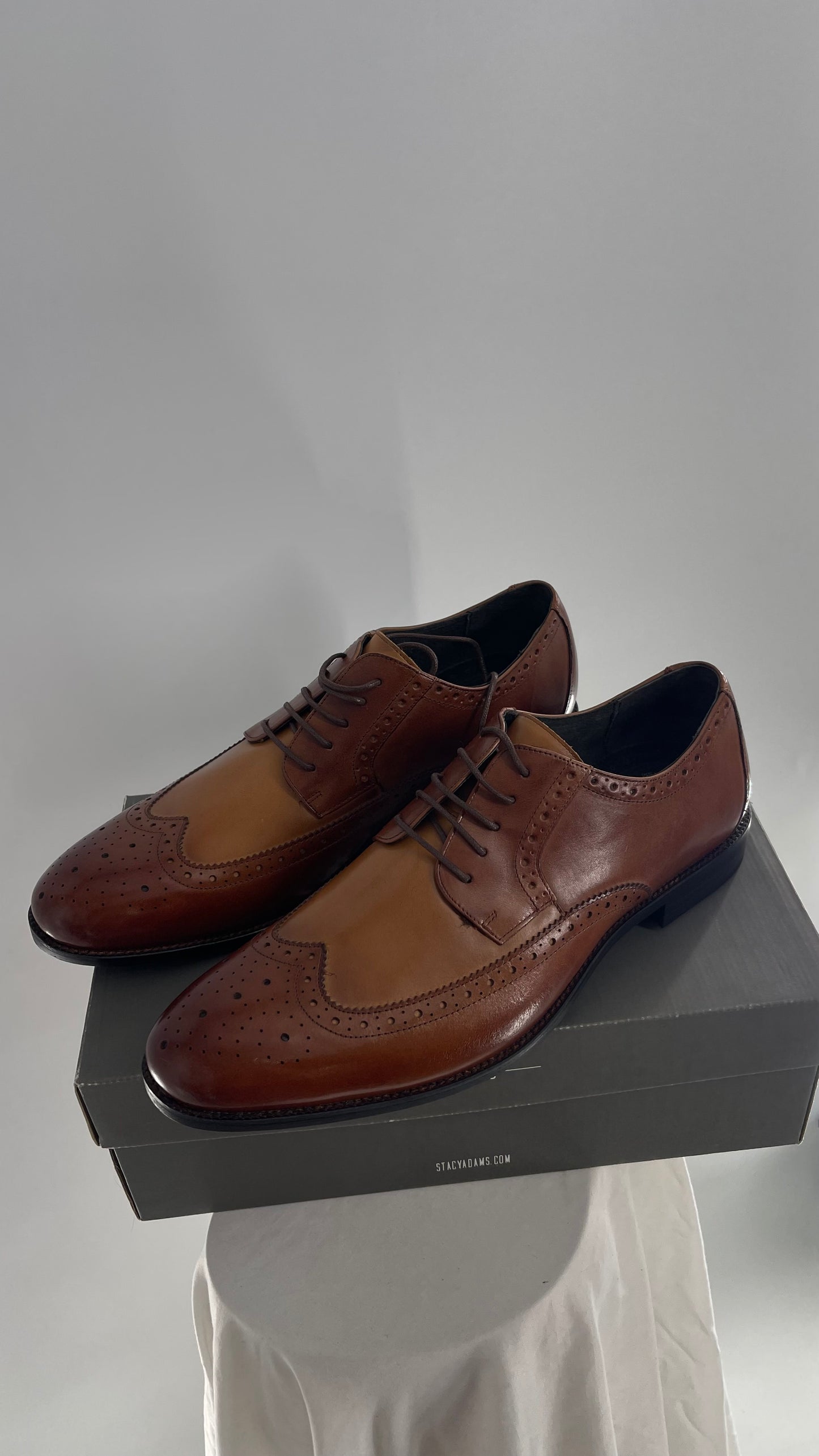 STACY ADAMS Brown and Tan Patent Leather Oxfords (13)